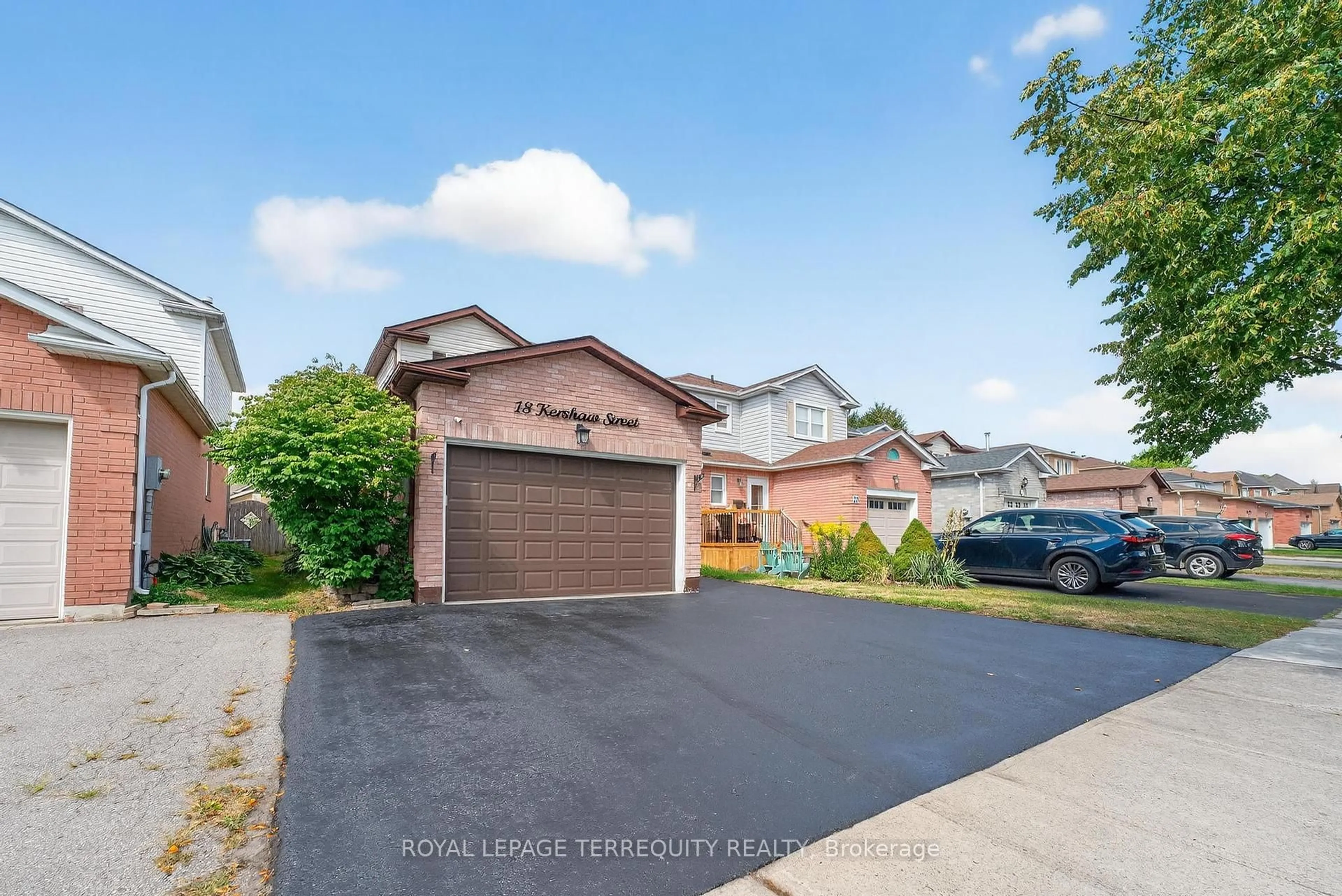A pic from outside/outdoor area/front of a property/back of a property/a pic from drone, street for 18 Kershaw St, Clarington Ontario L1C 4S4