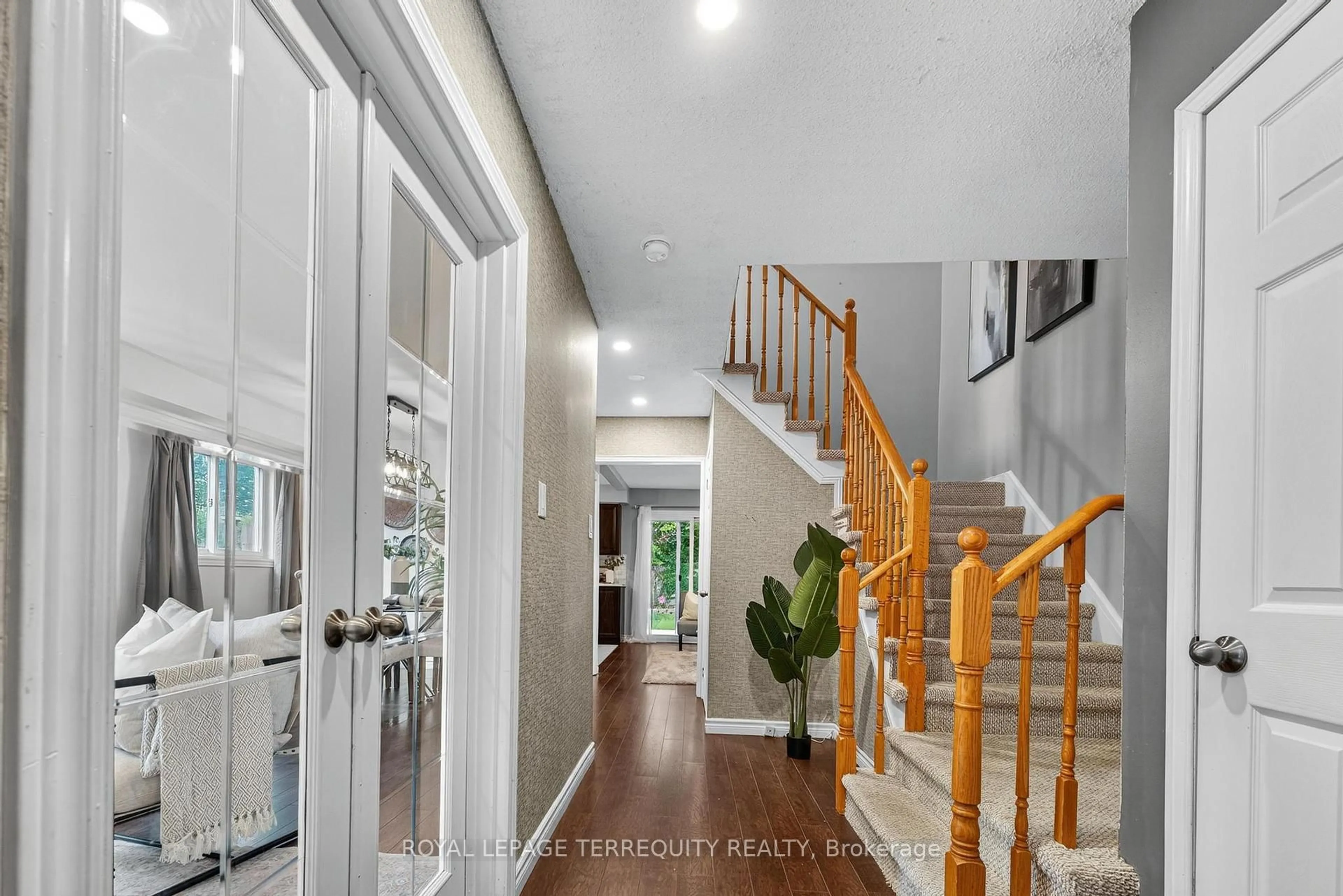 Indoor entryway for 18 Kershaw St, Clarington Ontario L1C 4S4