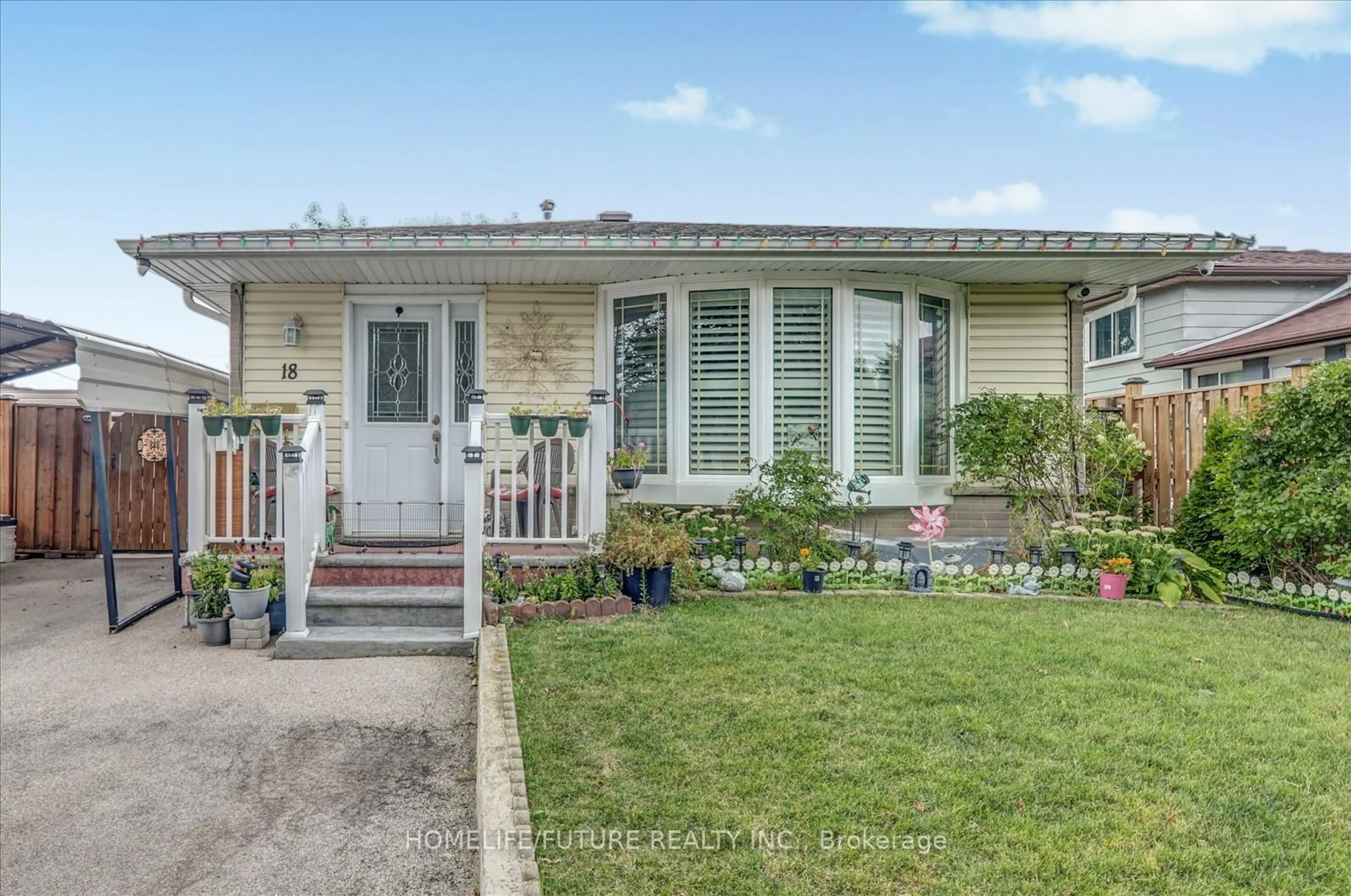 Home with vinyl exterior material, street for 18 Hutcherson Sq, Toronto Ontario M1B 1C6
