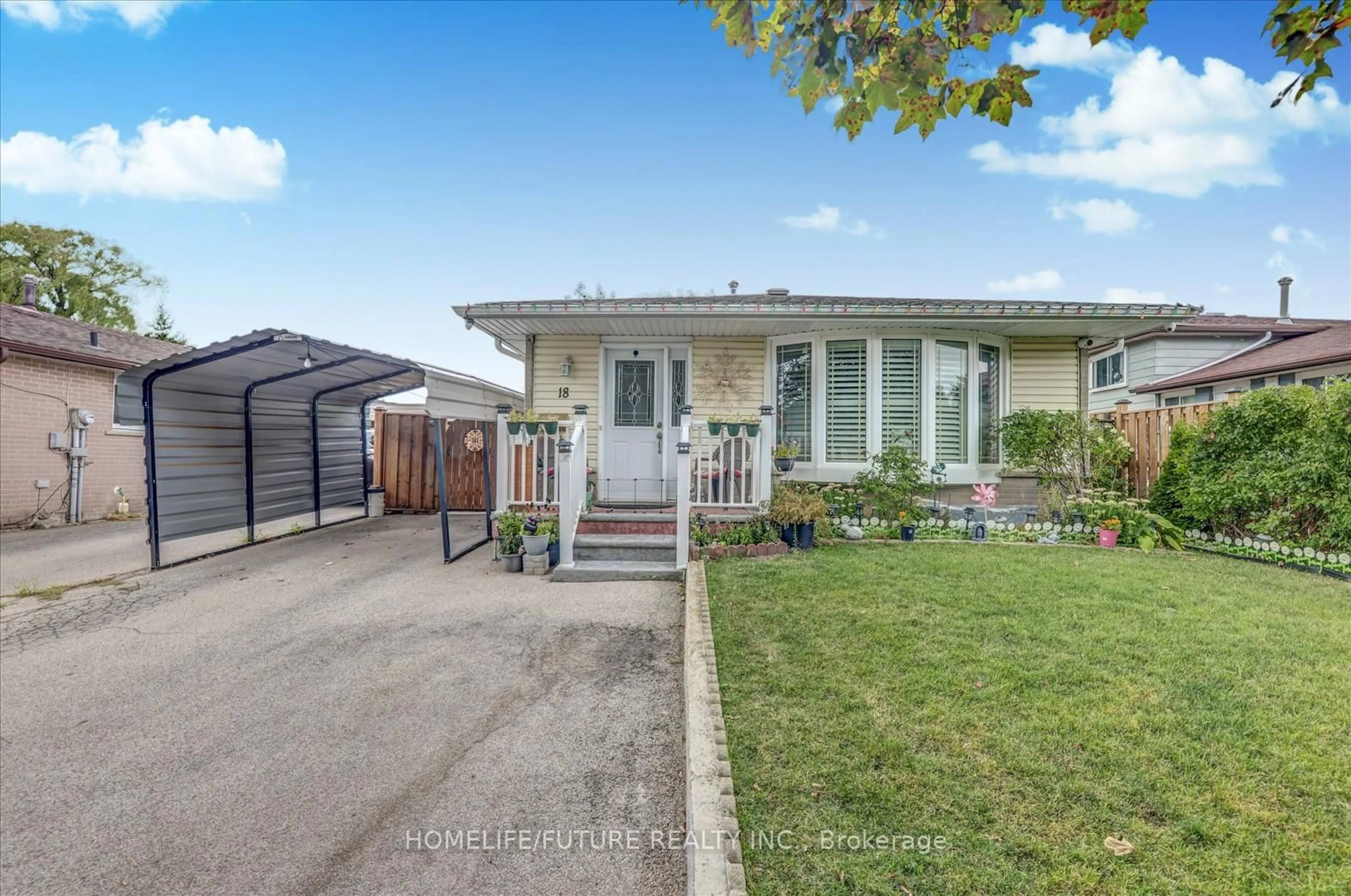 A pic from outside/outdoor area/front of a property/back of a property/a pic from drone, street for 18 Hutcherson Sq, Toronto Ontario M1B 1C6