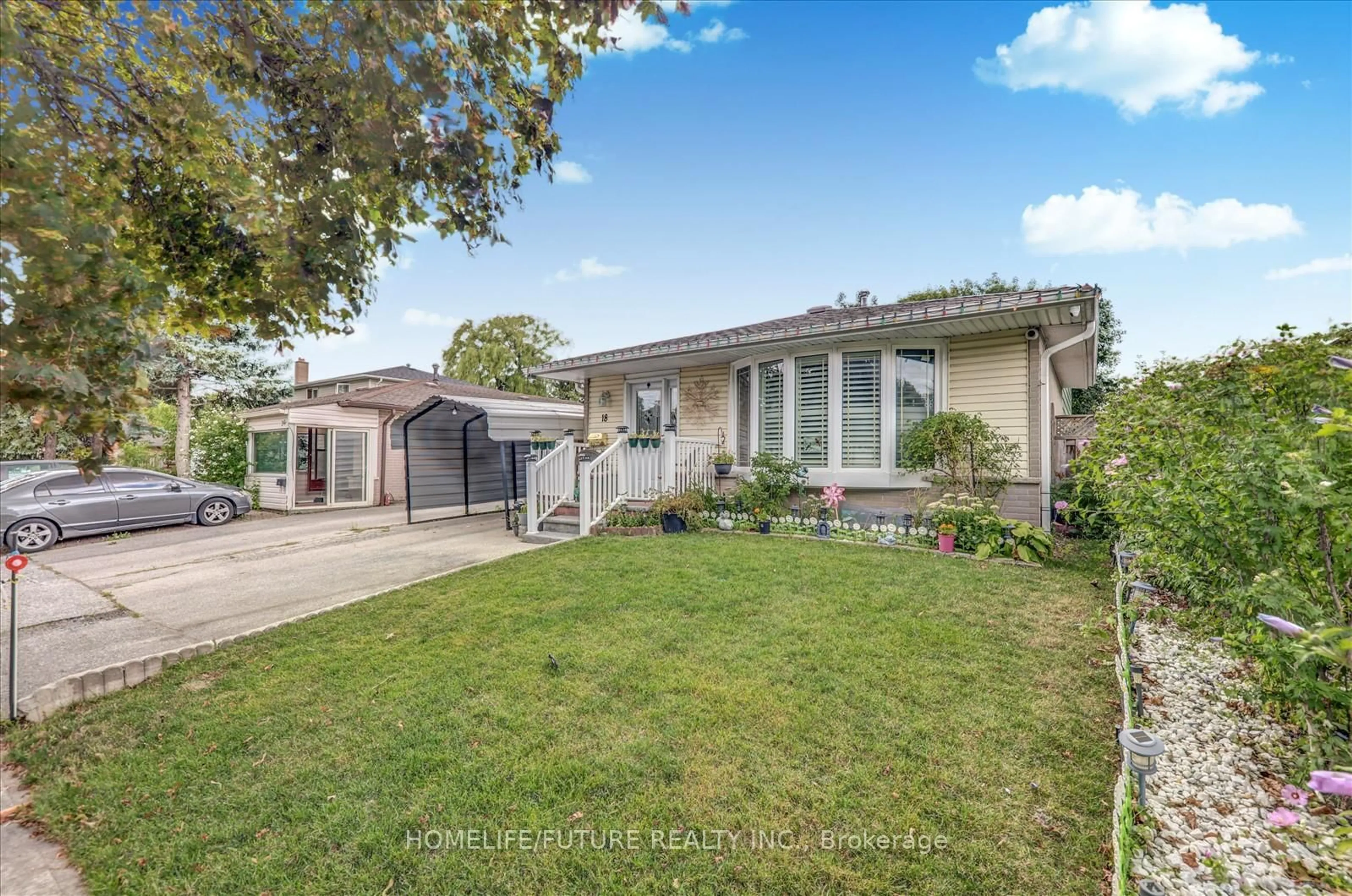 A pic from outside/outdoor area/front of a property/back of a property/a pic from drone, street for 18 Hutcherson Sq, Toronto Ontario M1B 1C6