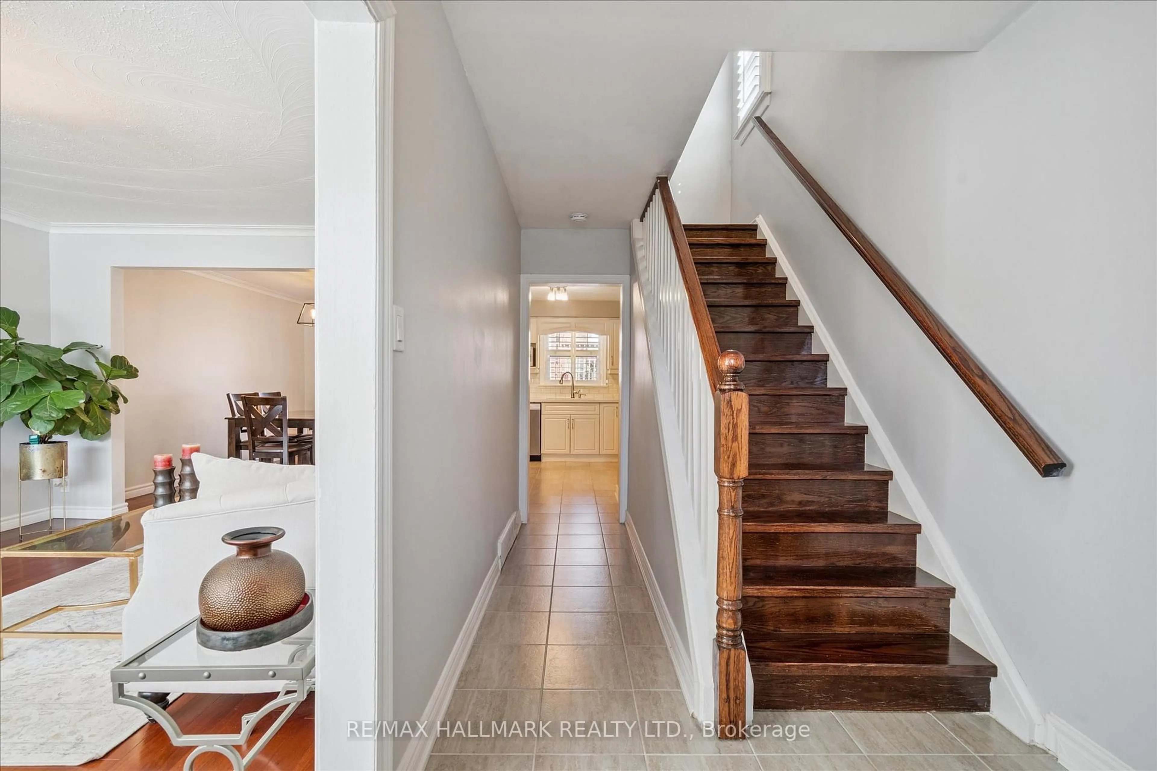 Indoor entryway for 776 Danforth Rd, Toronto Ontario M1K 1G8
