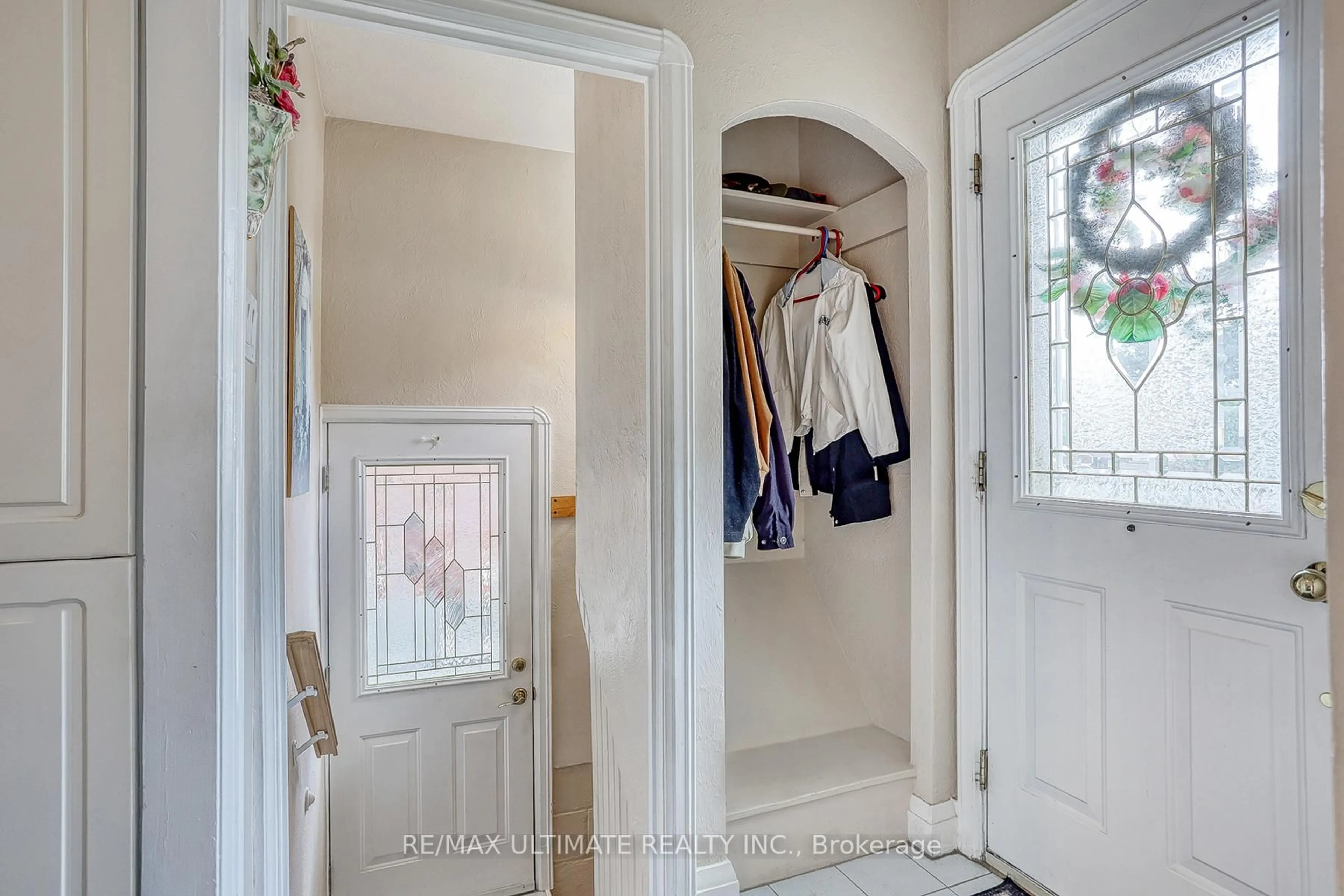 Indoor entryway for 30 joanith Dr, Toronto Ontario M4B 1S7