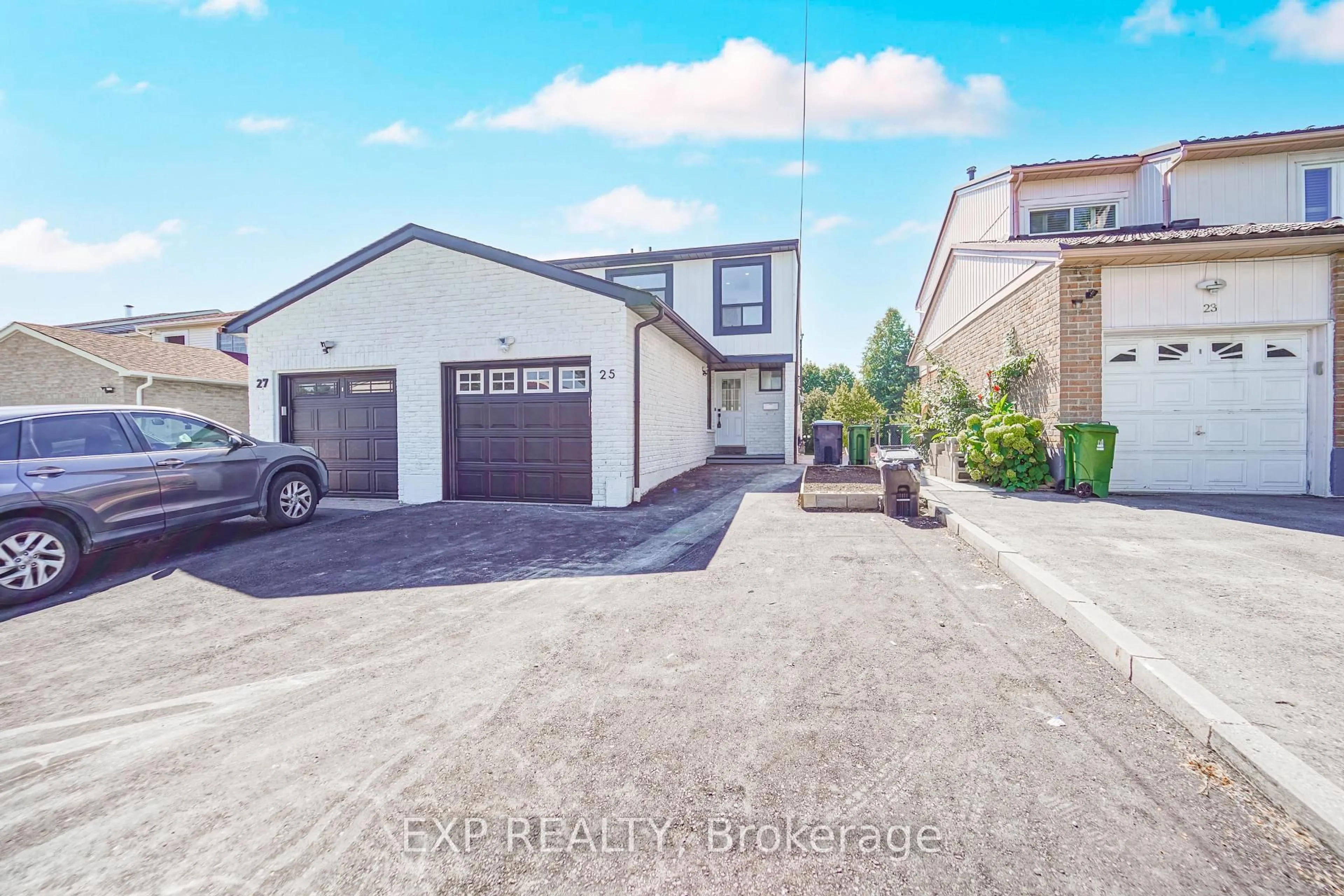 A pic from outside/outdoor area/front of a property/back of a property/a pic from drone, street for 25 Nabob Cres, Toronto Ontario M1B 2Z1