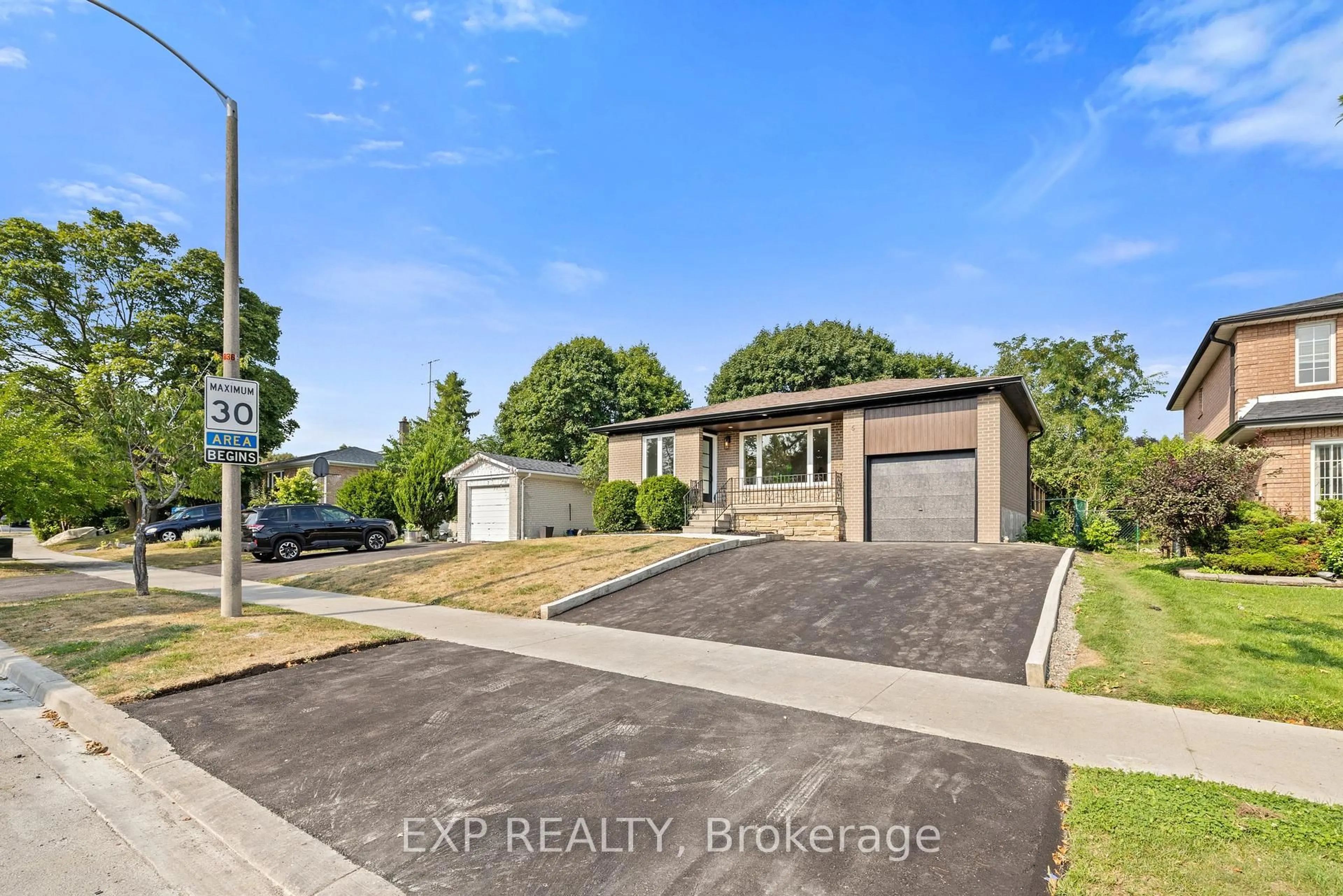A pic from outside/outdoor area/front of a property/back of a property/a pic from drone, street for 5 Midcroft Dr, Toronto Ontario M1S 1W9