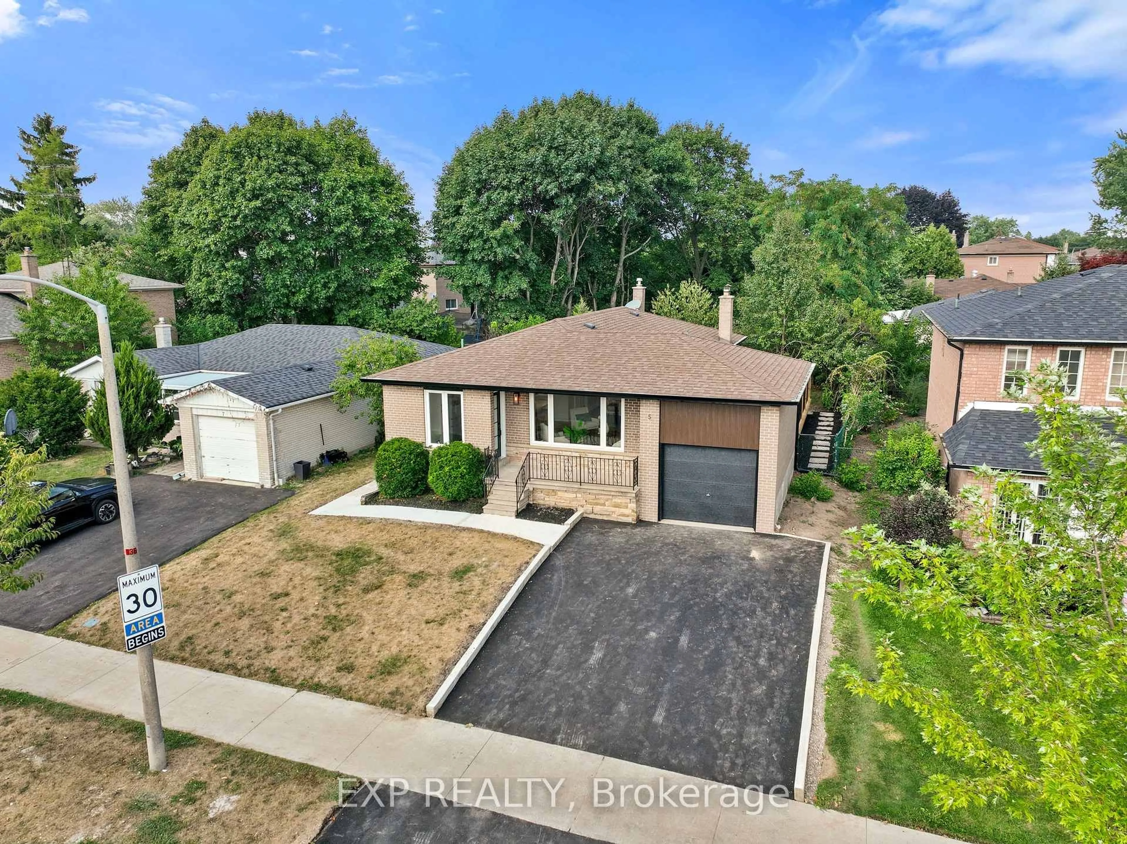 A pic from outside/outdoor area/front of a property/back of a property/a pic from drone, street for 5 Midcroft Dr, Toronto Ontario M1S 1W9