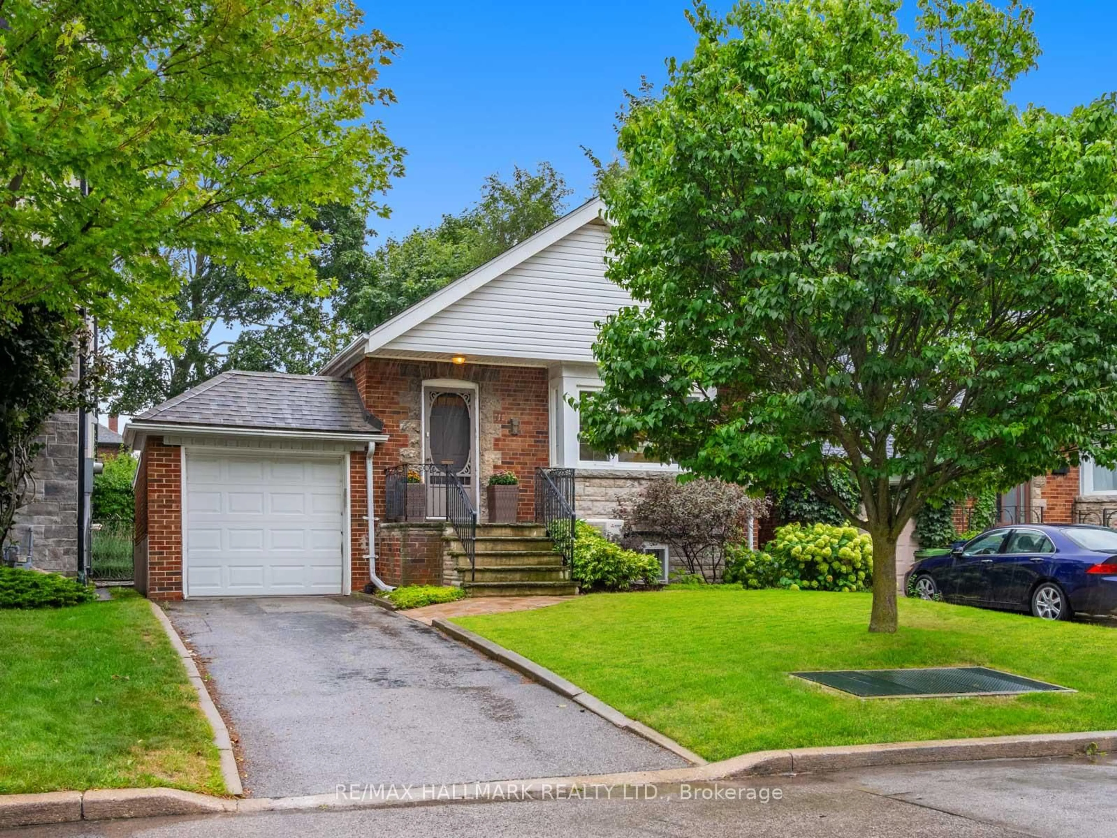 Home with brick exterior material, street for 11 Briar Dale Blvd, Toronto Ontario M1N 1Z3