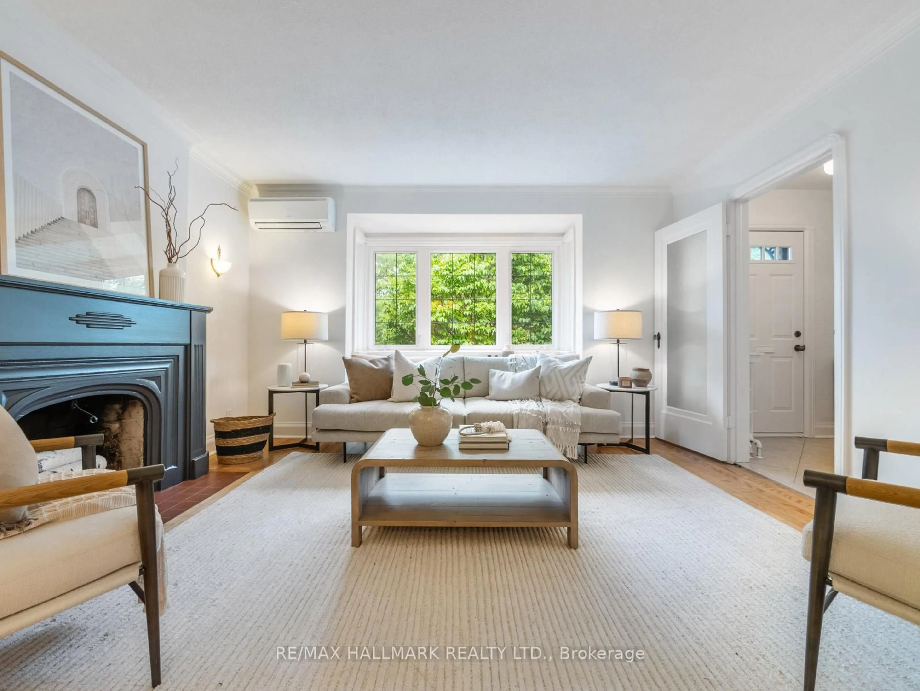Living room with furniture, unknown for 11 Briar Dale Blvd, Toronto Ontario M1N 1Z3
