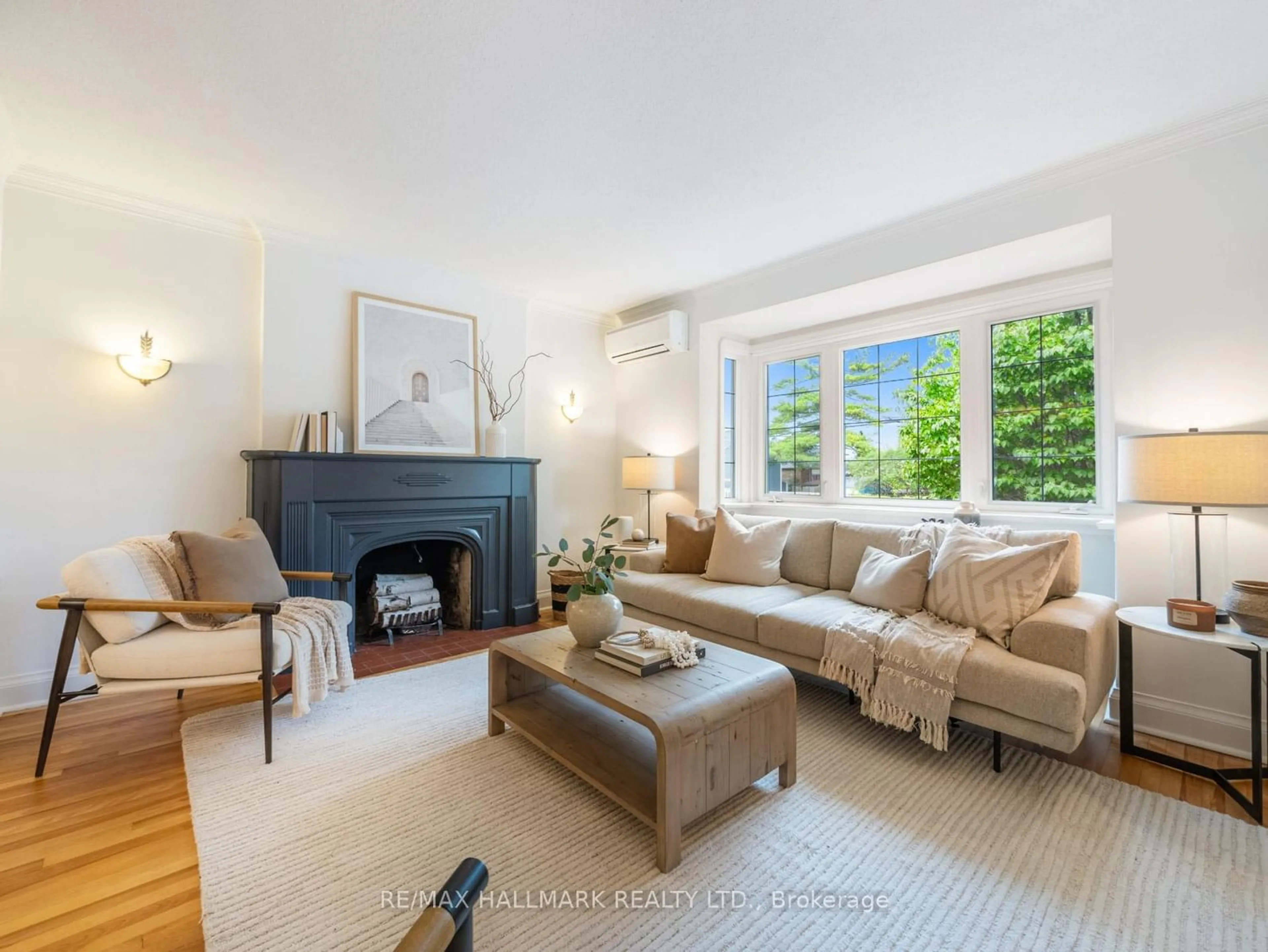 Living room with furniture, unknown for 11 Briar Dale Blvd, Toronto Ontario M1N 1Z3