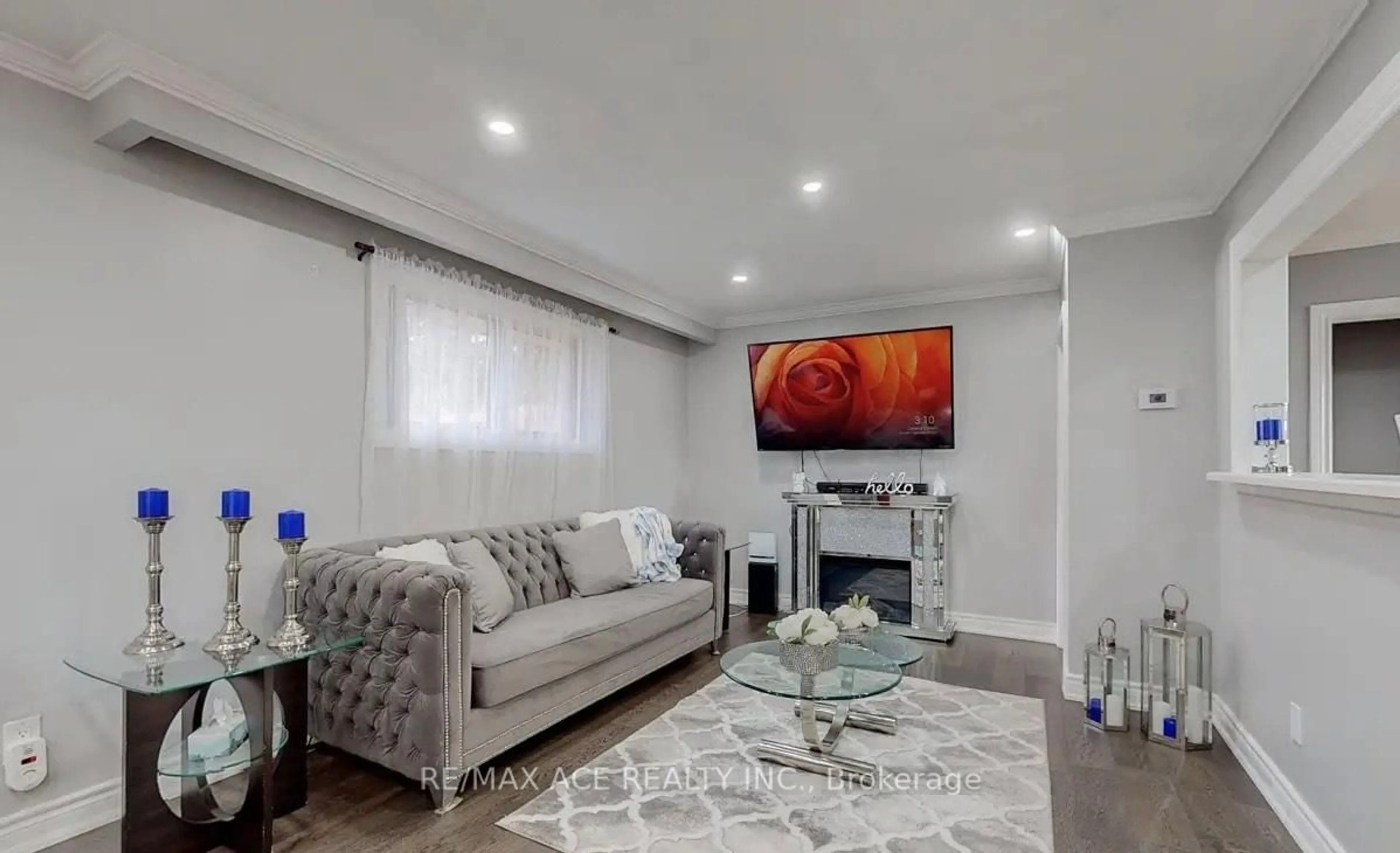 Living room with furniture, unknown for 603 Braemor Crt, Oshawa Ontario L1J 2X7