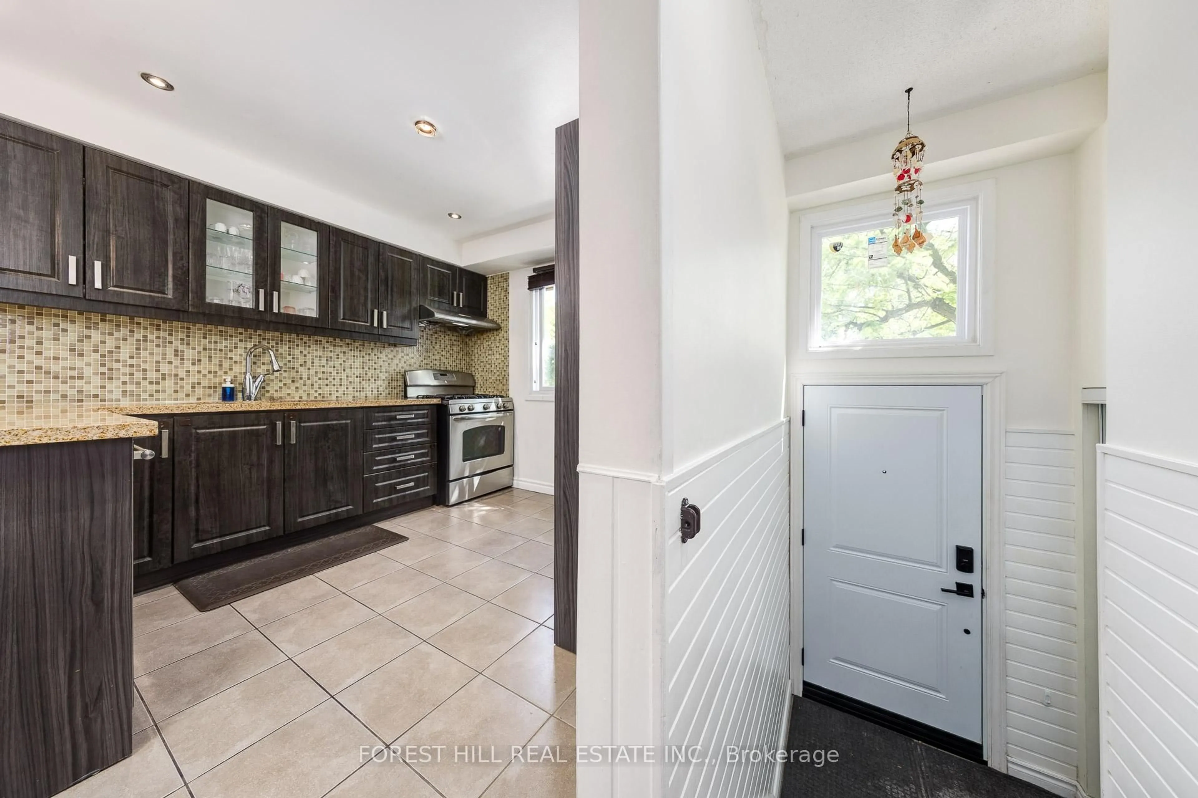 Open concept kitchen, ceramic/tile floor for 1 Davisbrook Blvd #12, Toronto Ontario M1T 2H6