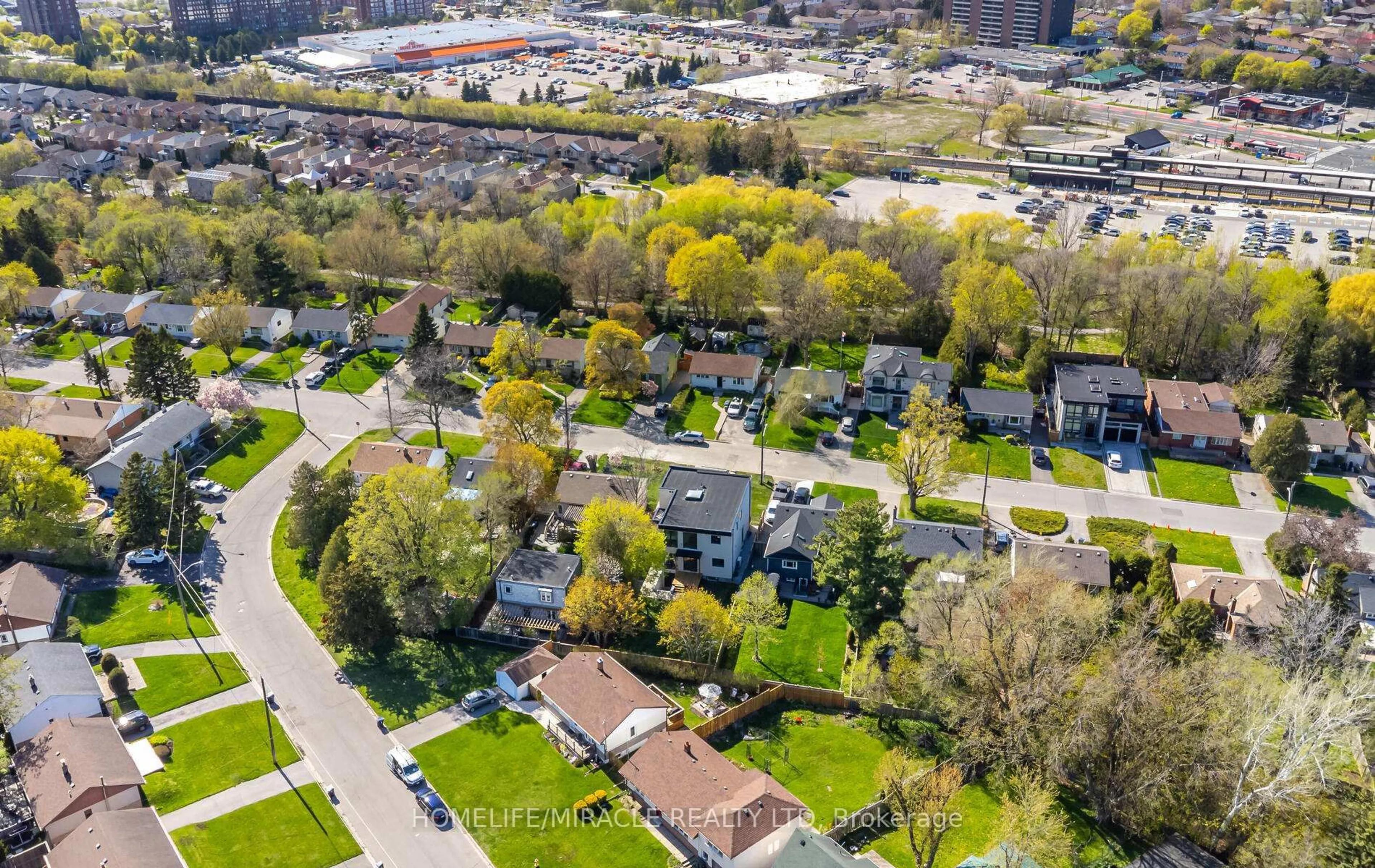 A pic from outside/outdoor area/front of a property/back of a property/a pic from drone, street for 55 Adanac Dr, Toronto Ontario M1M 2E6