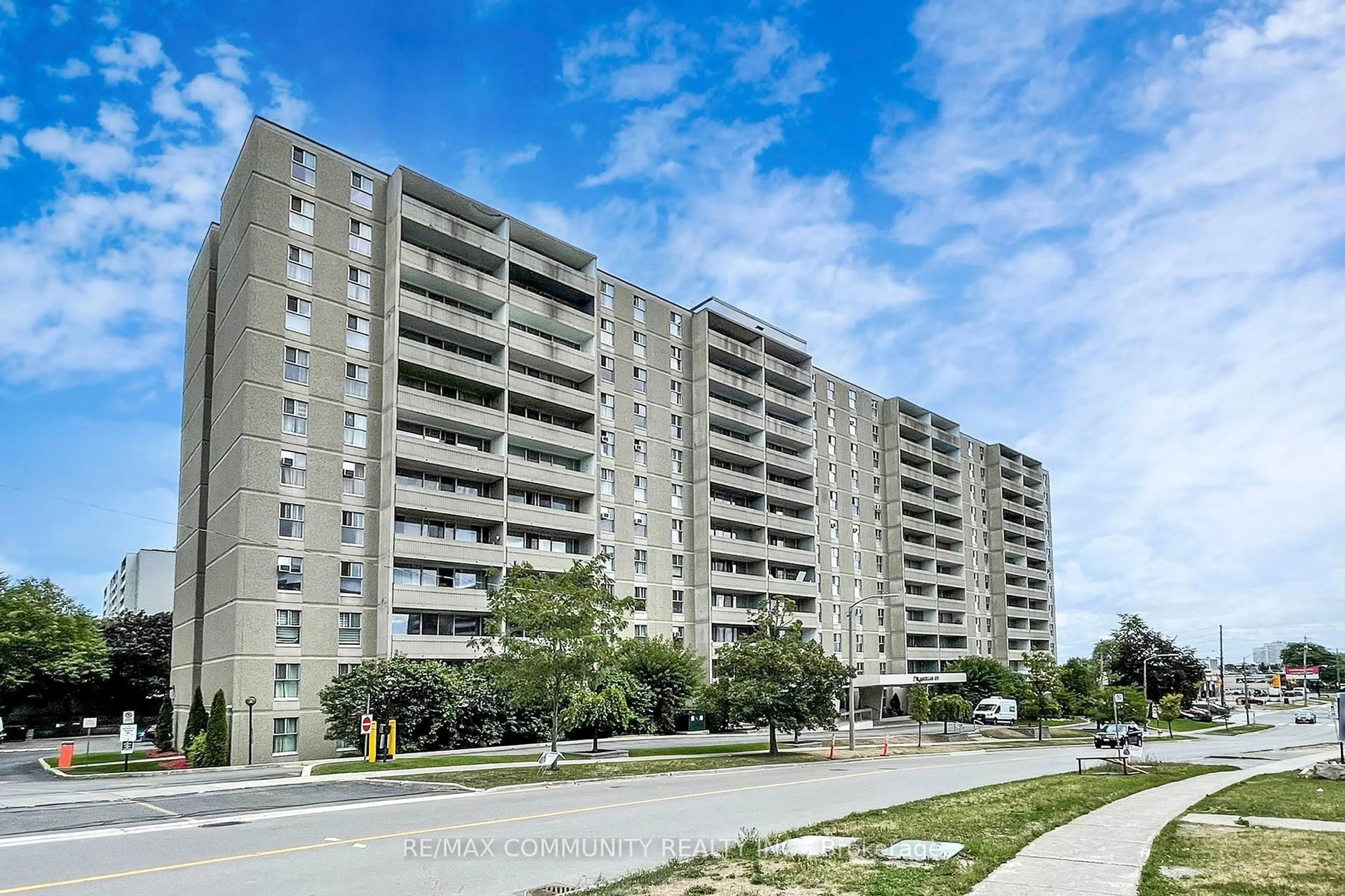 A pic from outside/outdoor area/front of a property/back of a property/a pic from drone, street for 2 Glamorgan Ave #213, Toronto Ontario M1P 2M8