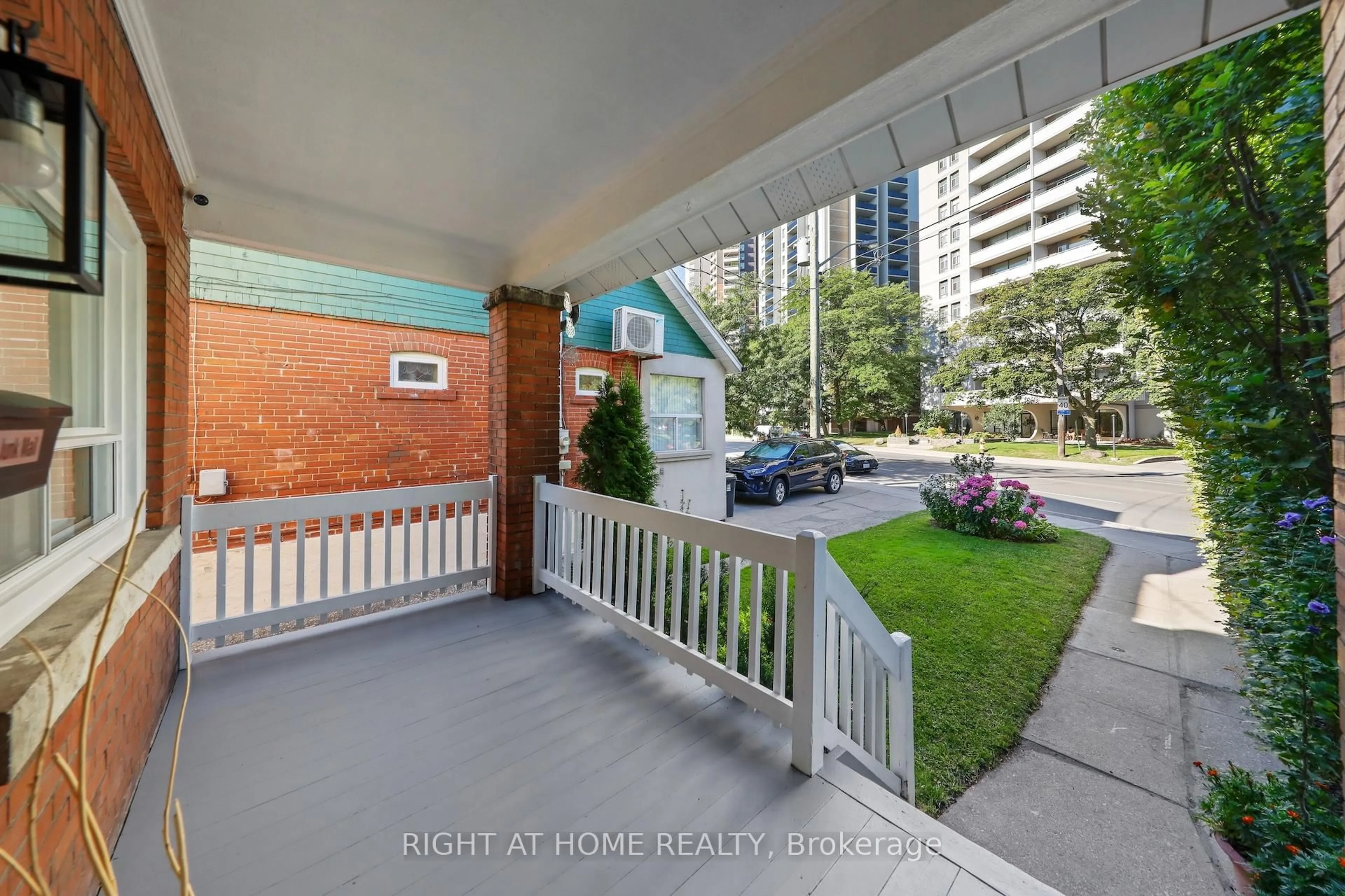 Balcony in the apartment, city buildings view from balcony for 977 Broadview Ave, Toronto Ontario M4K 2R9