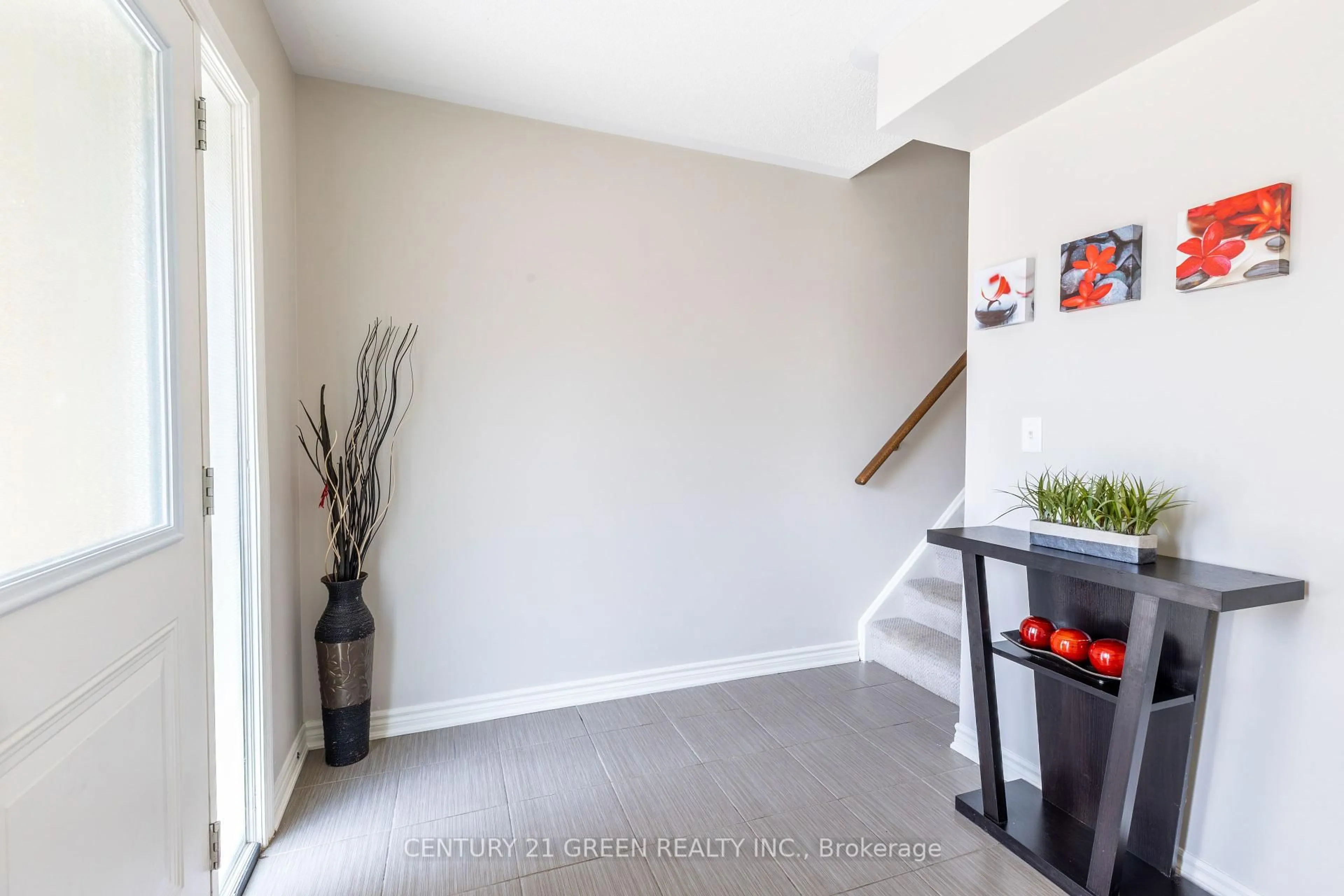 Indoor entryway for 1250 St. Martins Dr #111, Pickering Ontario L1W 0A2