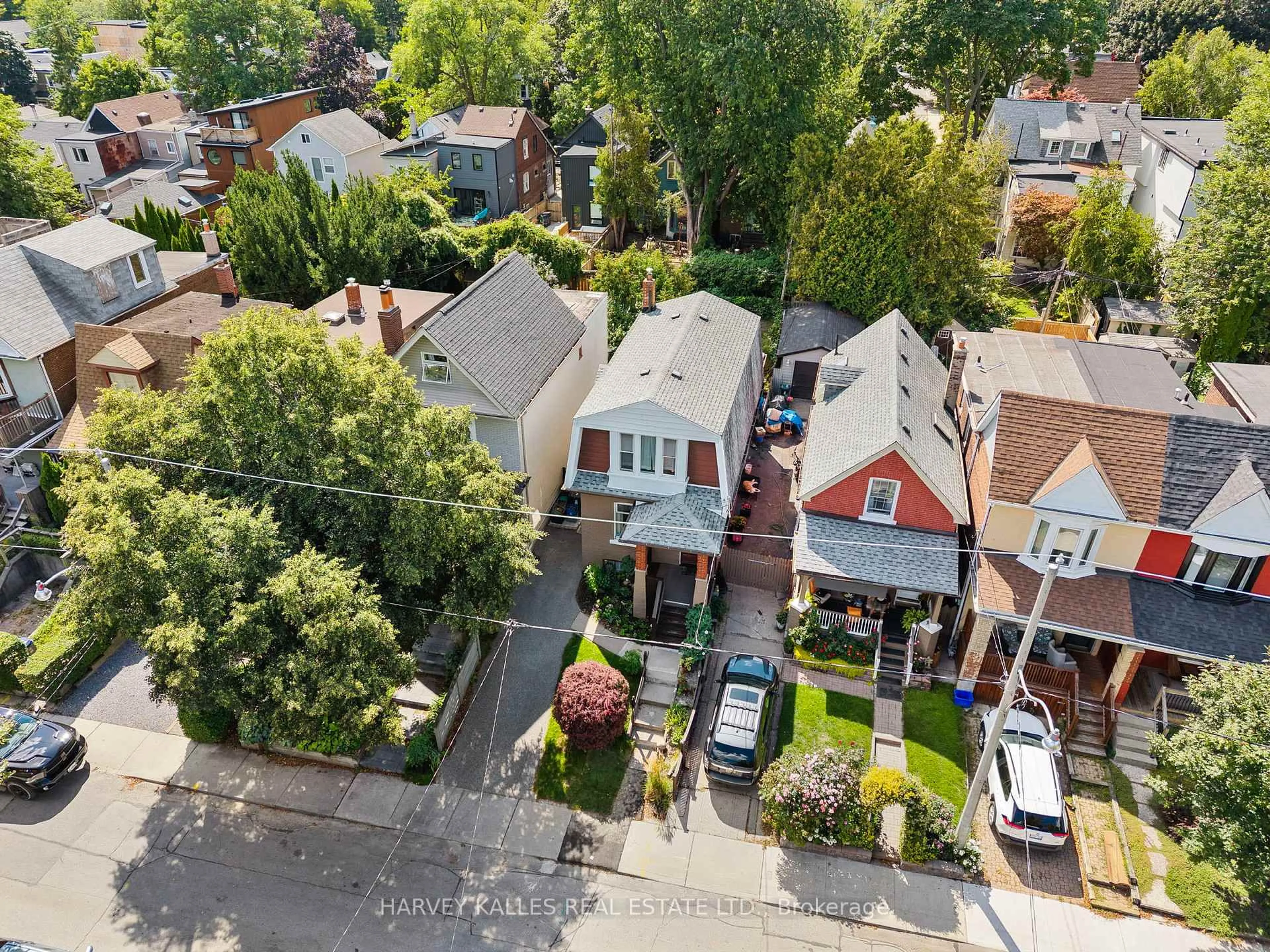 A pic from outside/outdoor area/front of a property/back of a property/a pic from drone, street for 22 Seymour Ave, Toronto Ontario M4J 3T4