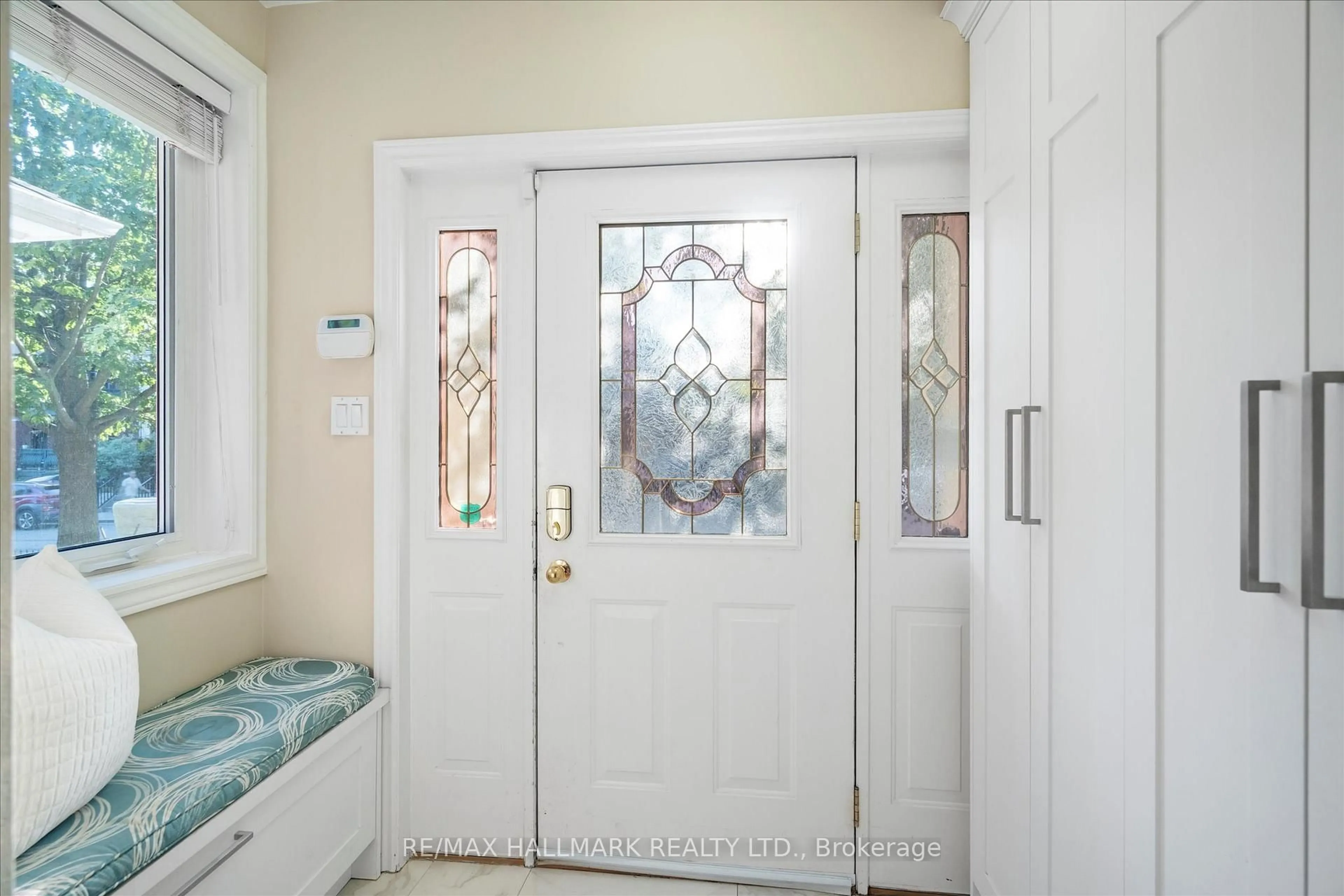 Indoor entryway for 107 Wineva Ave, Toronto Ontario M4E 2T1