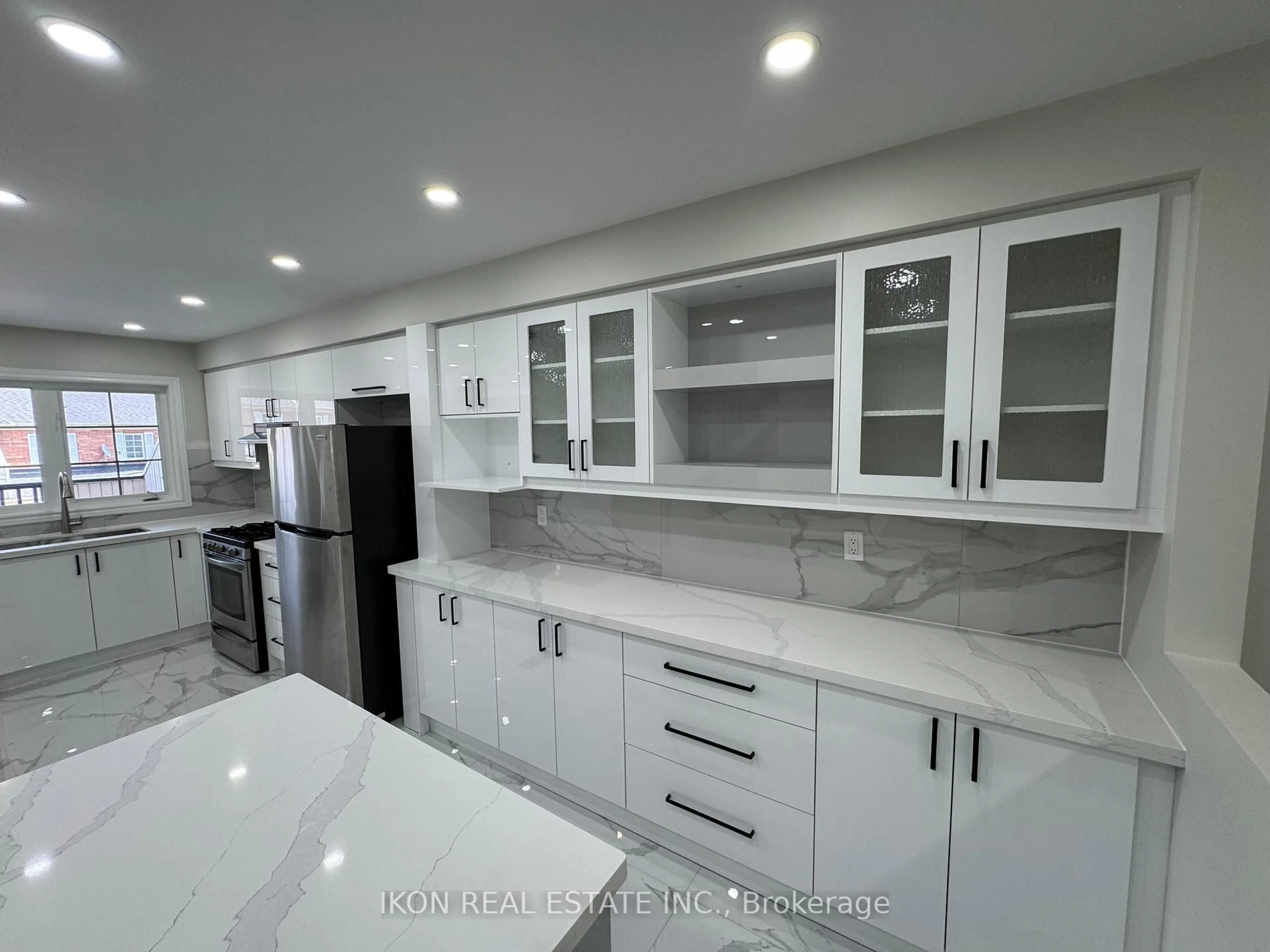 Contemporary kitchen, ceramic/tile floor for 67 Sprucedale Way, Whitby Ontario L1N 9T9
