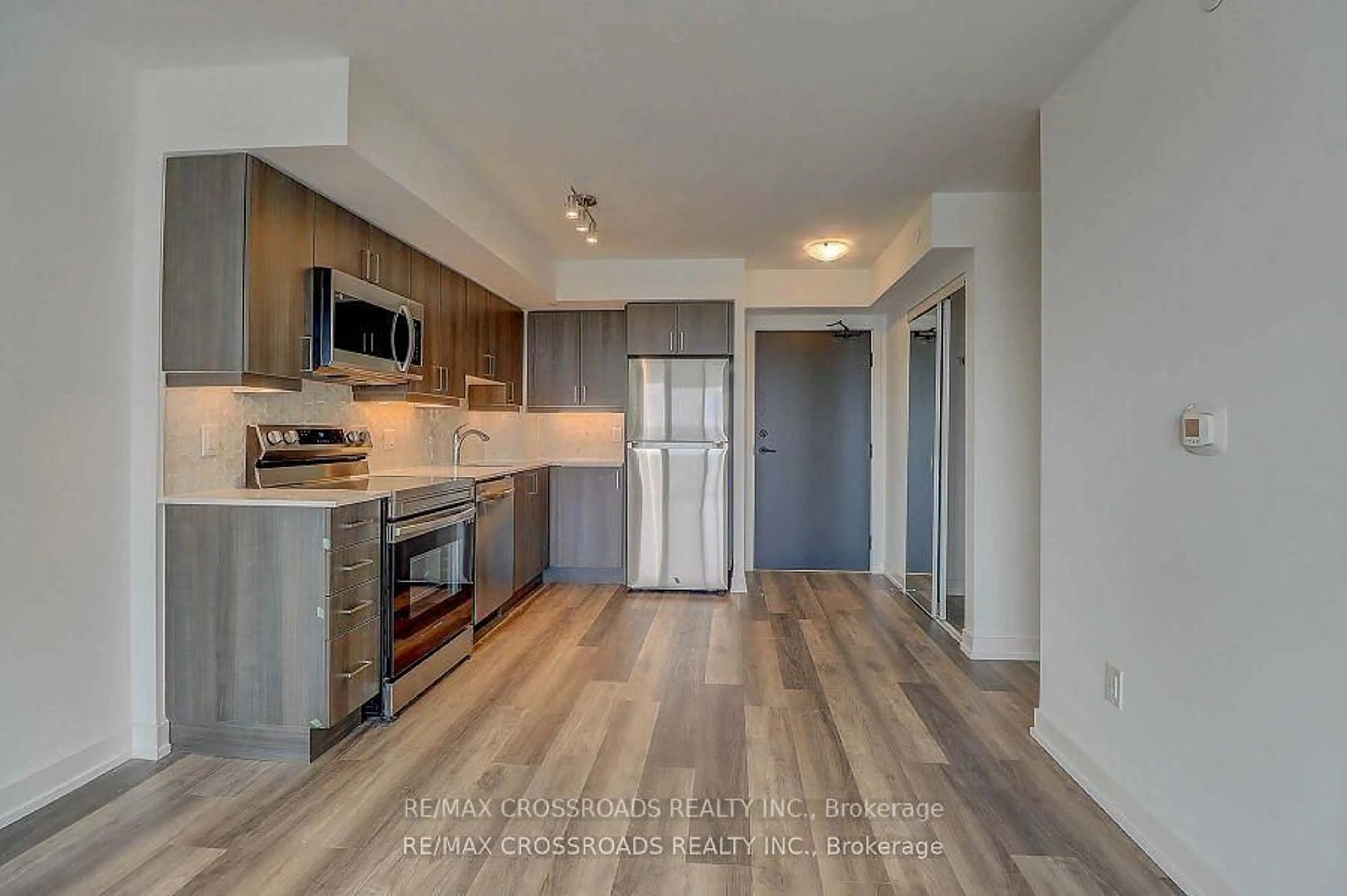 Open concept kitchen, wood/laminate floor for 1480 Bayly St #1111, Pickering Ontario L1W 3T8