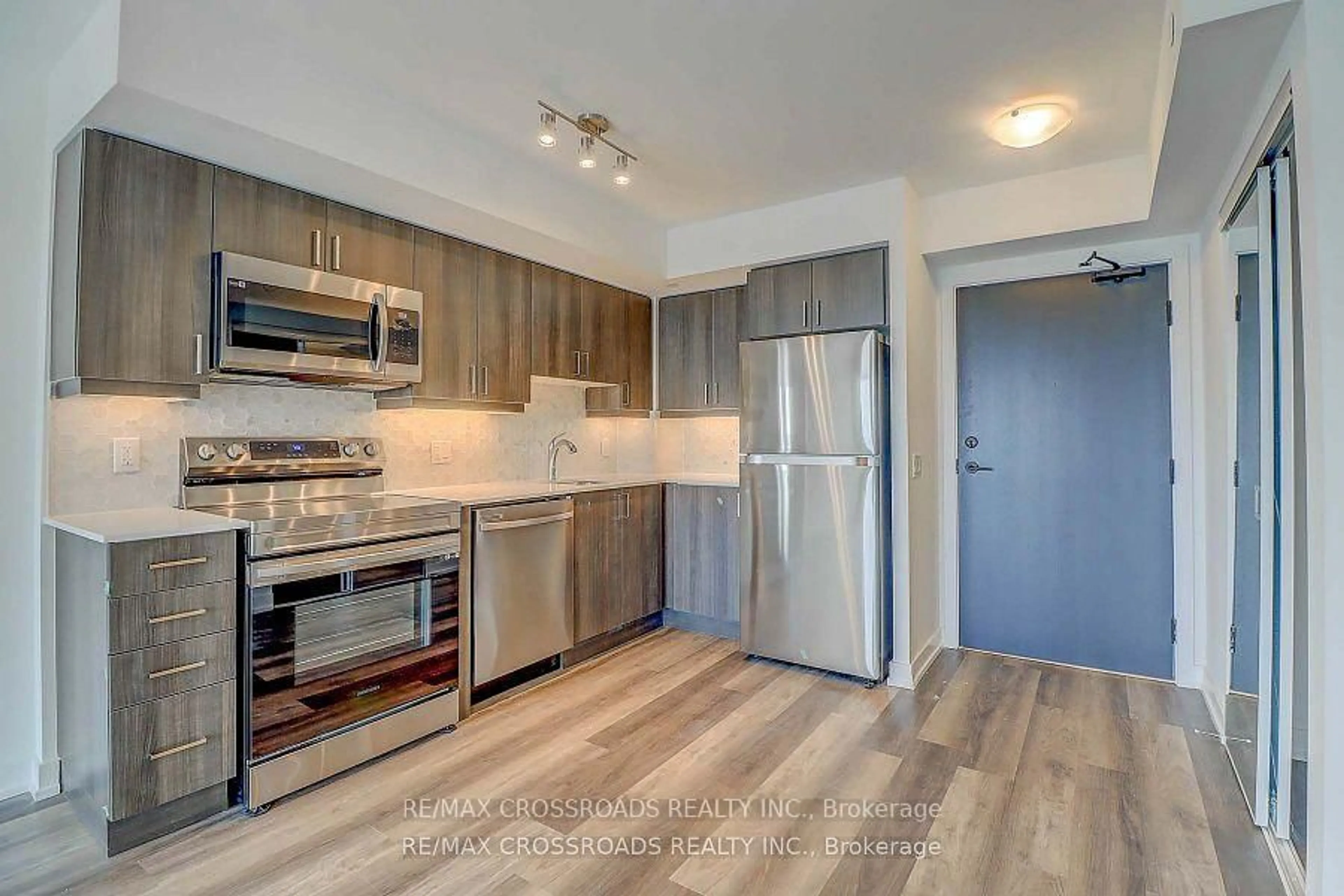 Standard kitchen, unknown for 1480 Bayly St #1111, Pickering Ontario L1W 3T8