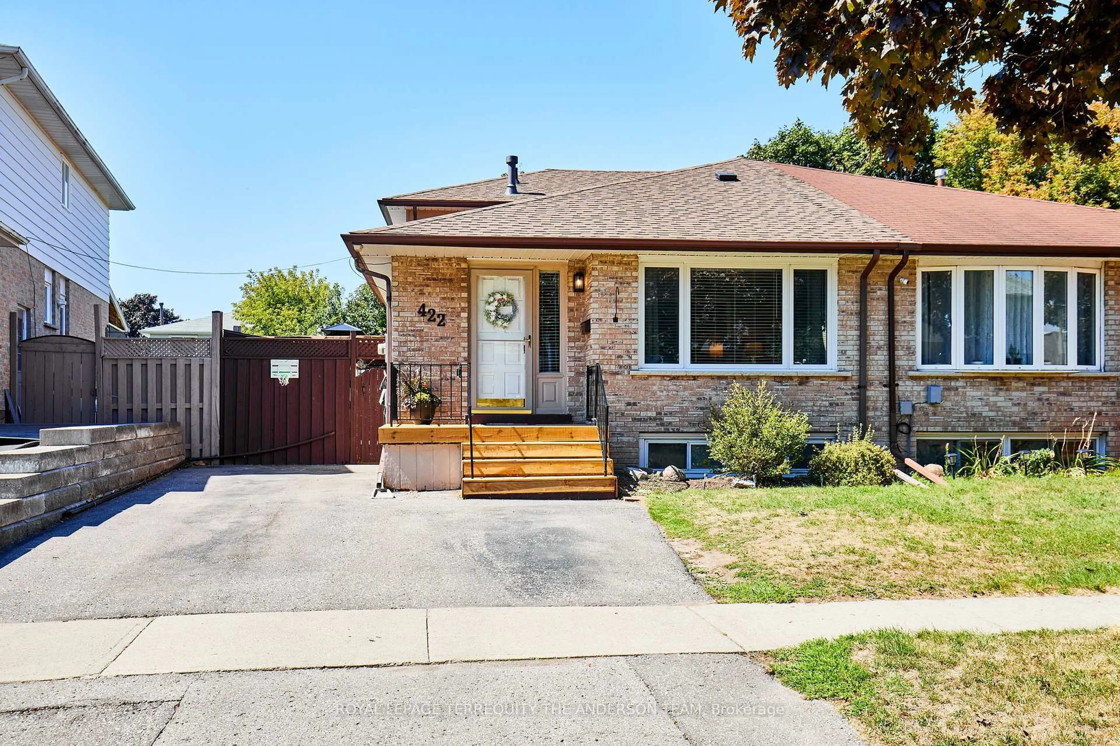 Home with brick exterior material, street for 422 Laguna St, Oshawa Ontario L1K 1E2