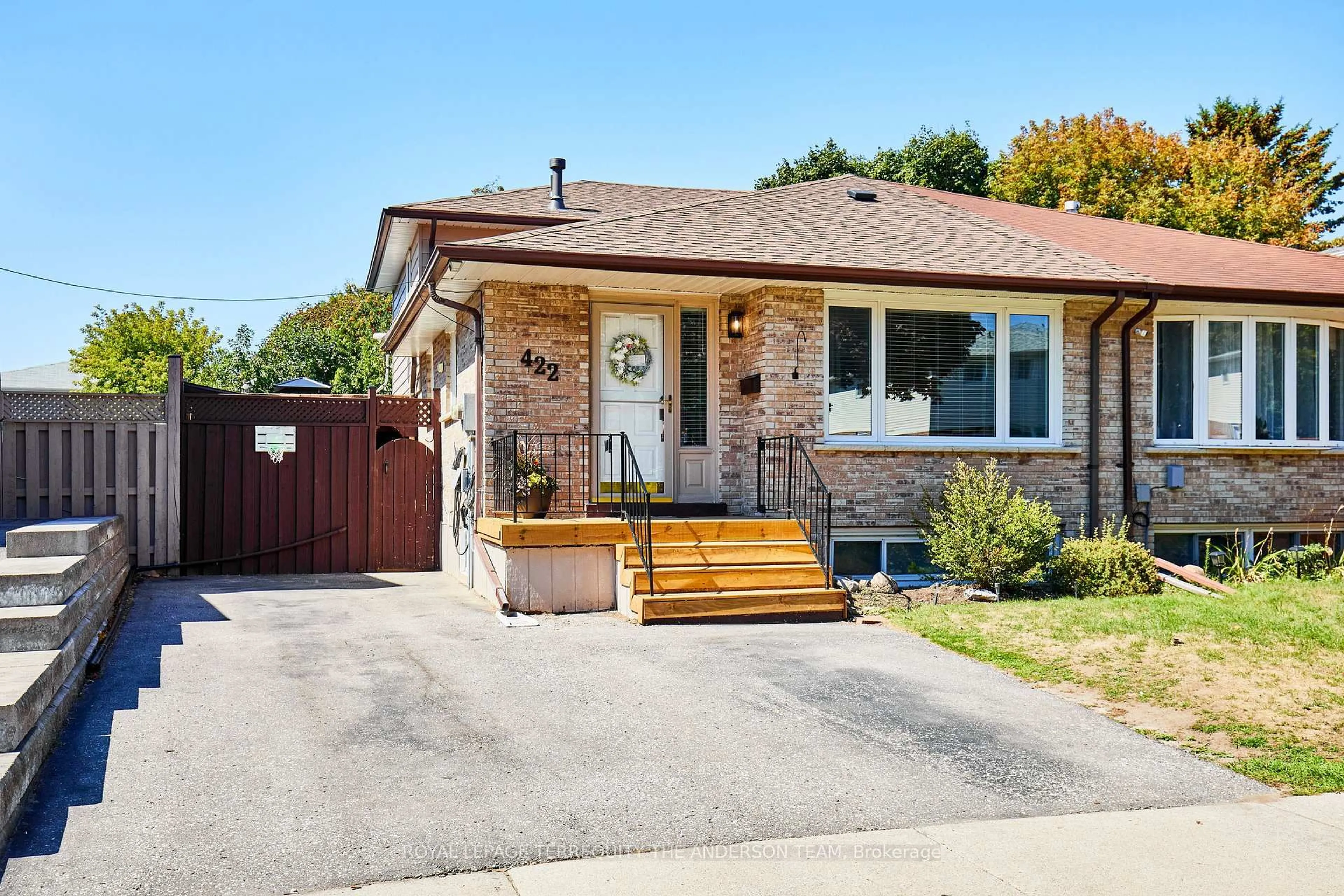 Home with brick exterior material, street for 422 Laguna St, Oshawa Ontario L1K 1E2