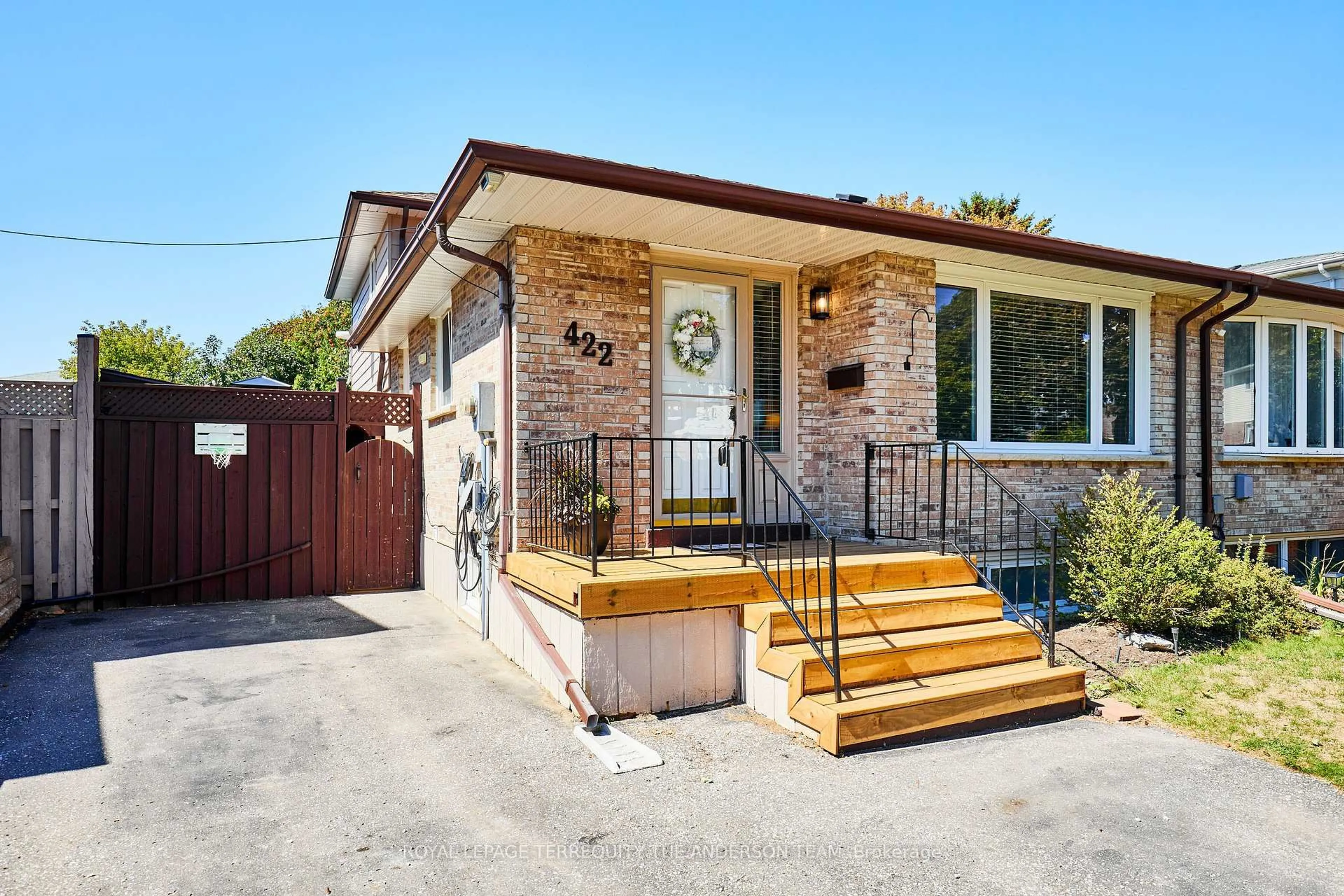 Home with brick exterior material, street for 422 Laguna St, Oshawa Ontario L1K 1E2