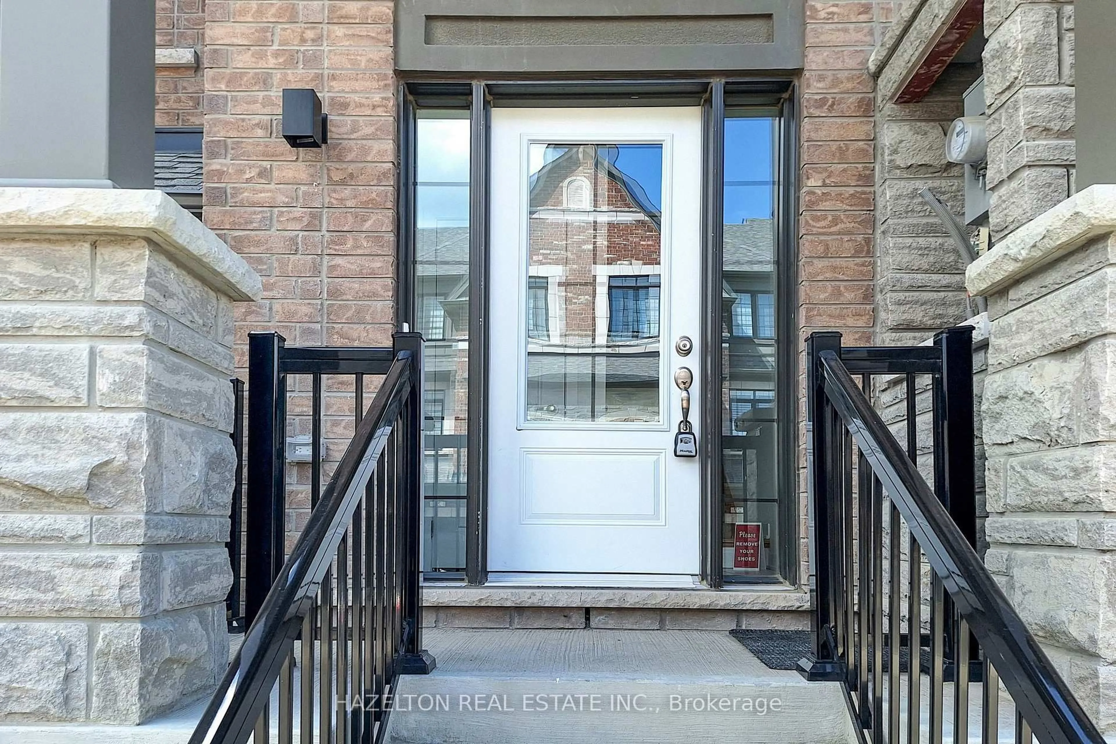 Indoor entryway for 26 Calloway Way, Whitby Ontario L1N 0N9