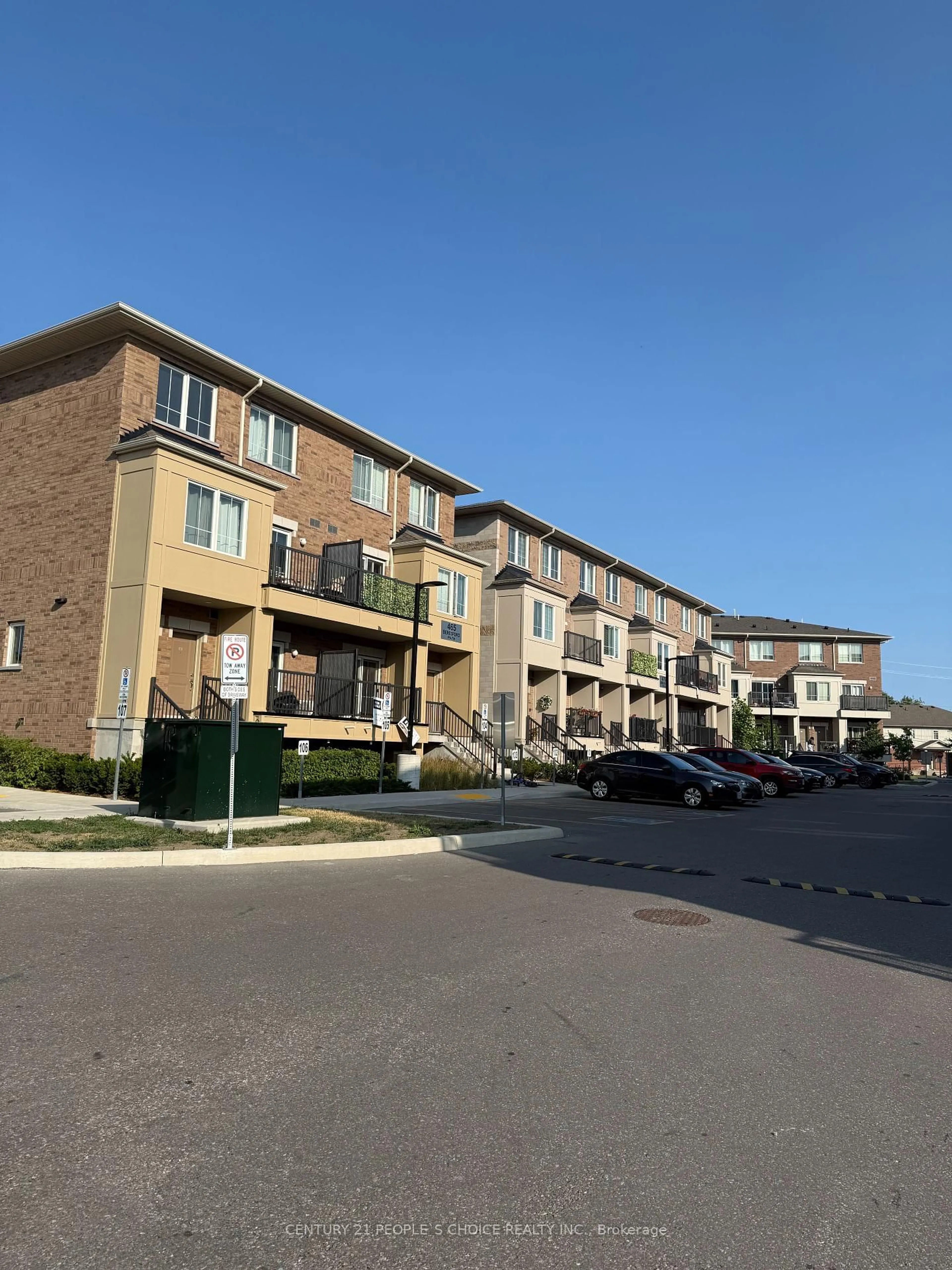 A pic from outside/outdoor area/front of a property/back of a property/a pic from drone, street for 465 Beresford Path #4, Oshawa Ontario L1H 0B2