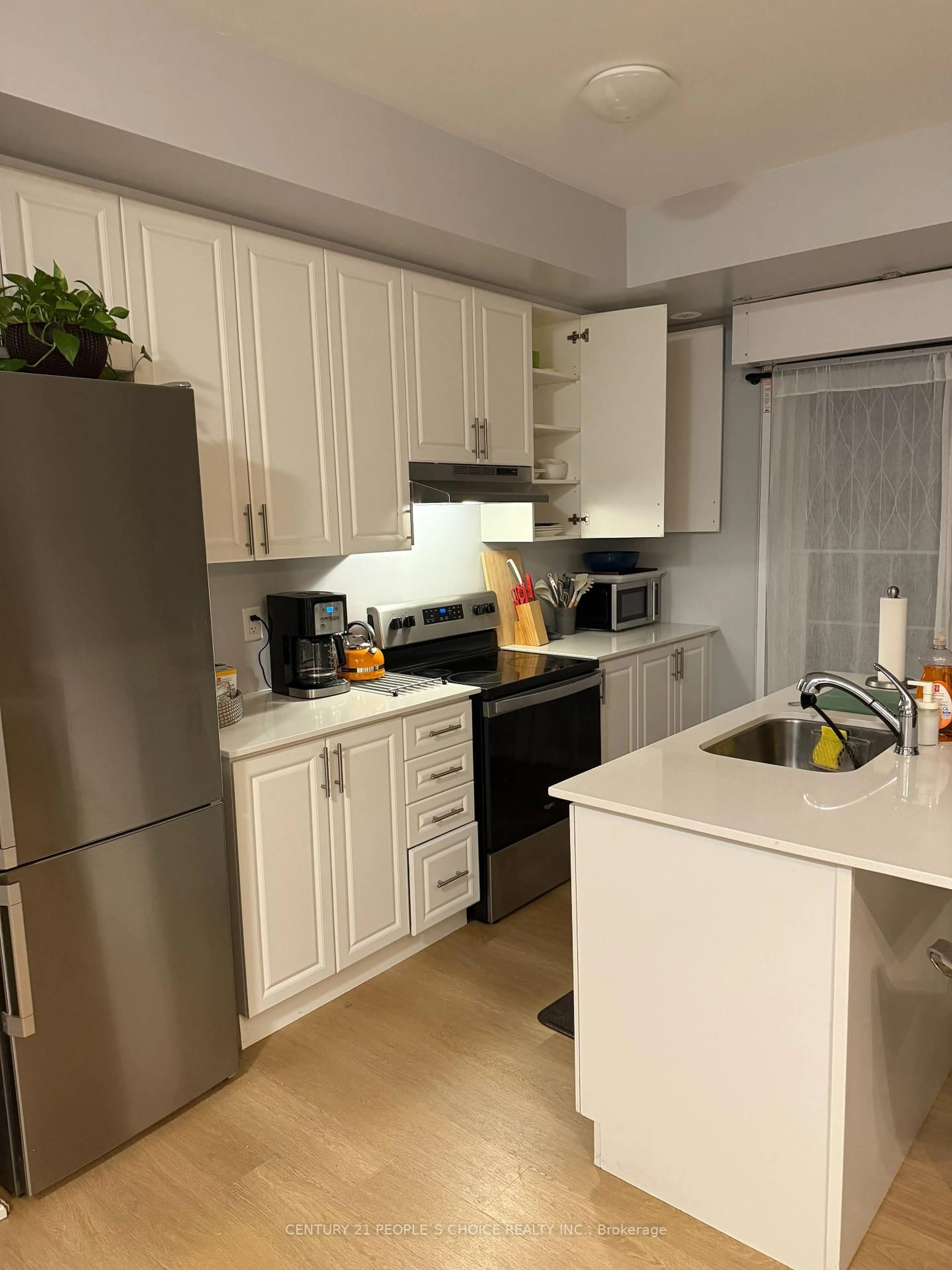 Standard kitchen, wood/laminate floor for 465 Beresford Path #4, Oshawa Ontario L1H 0B2