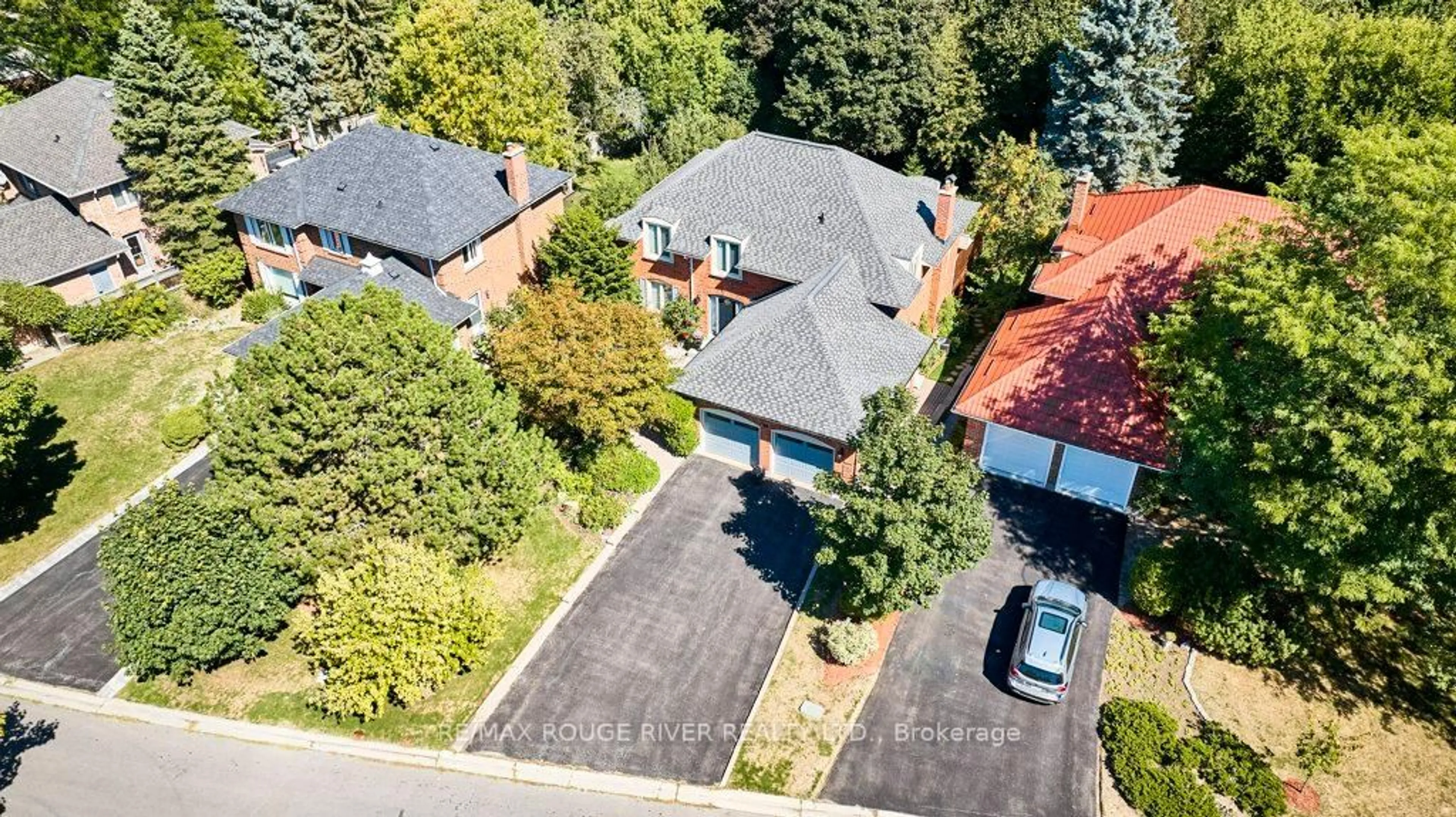 A pic from outside/outdoor area/front of a property/back of a property/a pic from drone, street for 14 Karen Ann Cres, Toronto Ontario M1G 1M3
