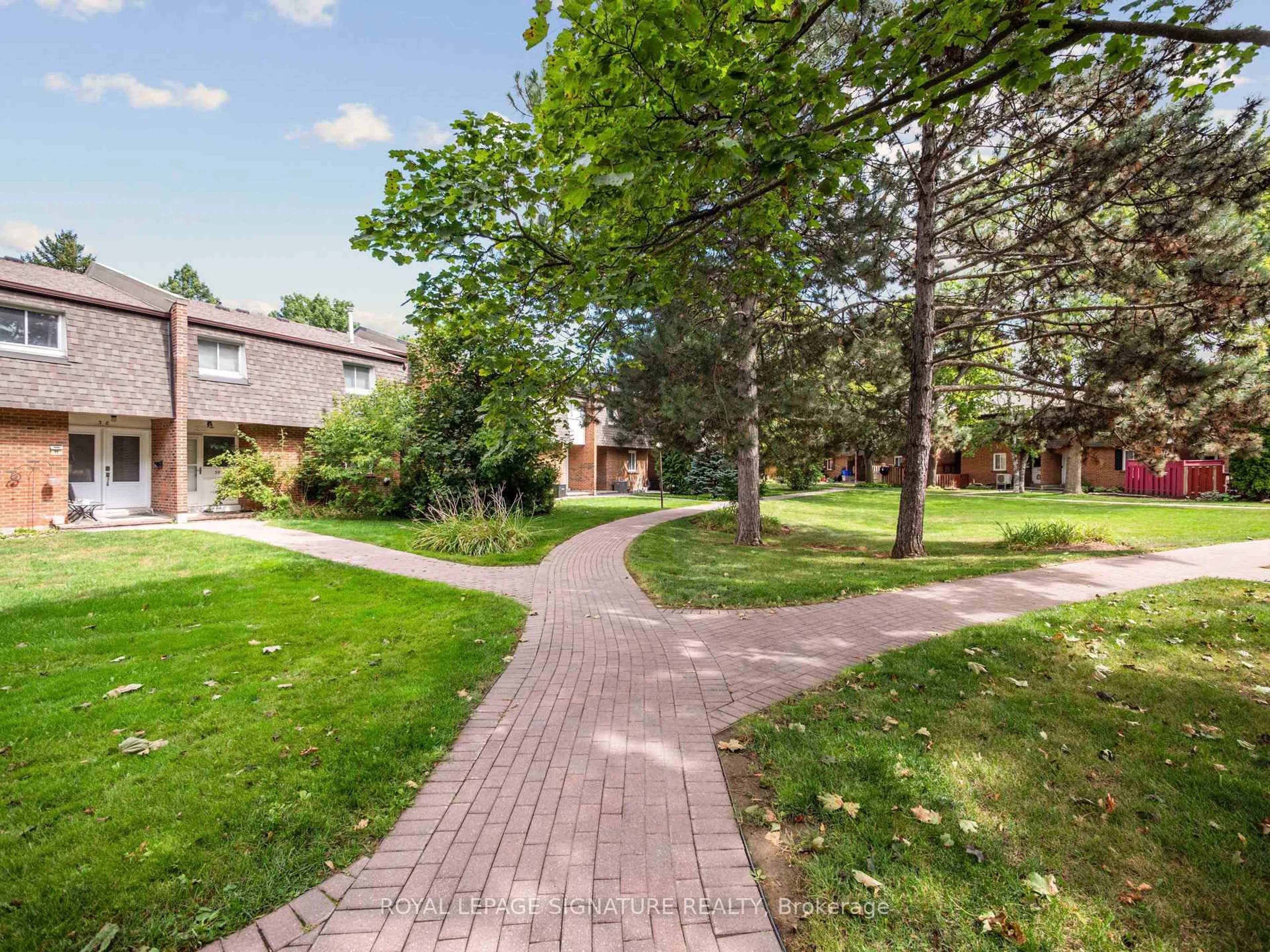 A pic from outside/outdoor area/front of a property/back of a property/a pic from drone, street for 103 Dovedale Dr #41, Whitby Ontario L1N 1Z7