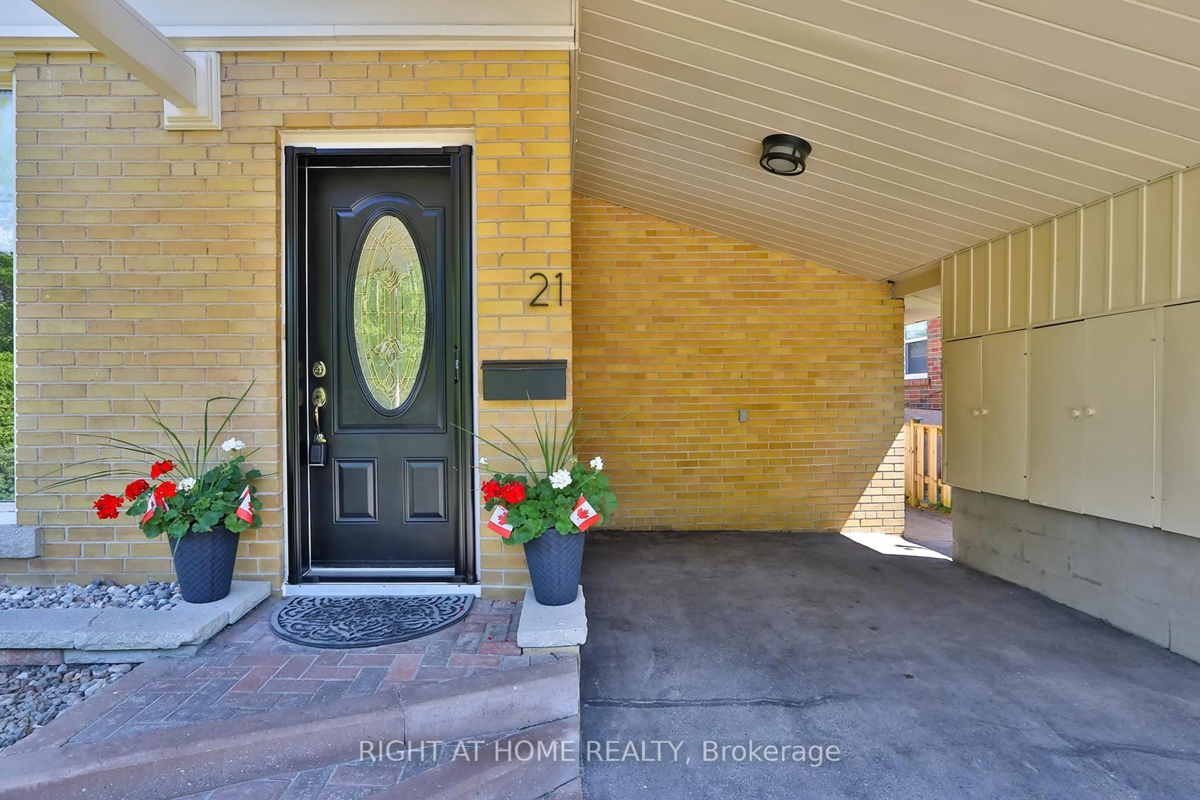 Indoor entryway for 21 Gaiety Dr, Toronto Ontario M1H 1B9