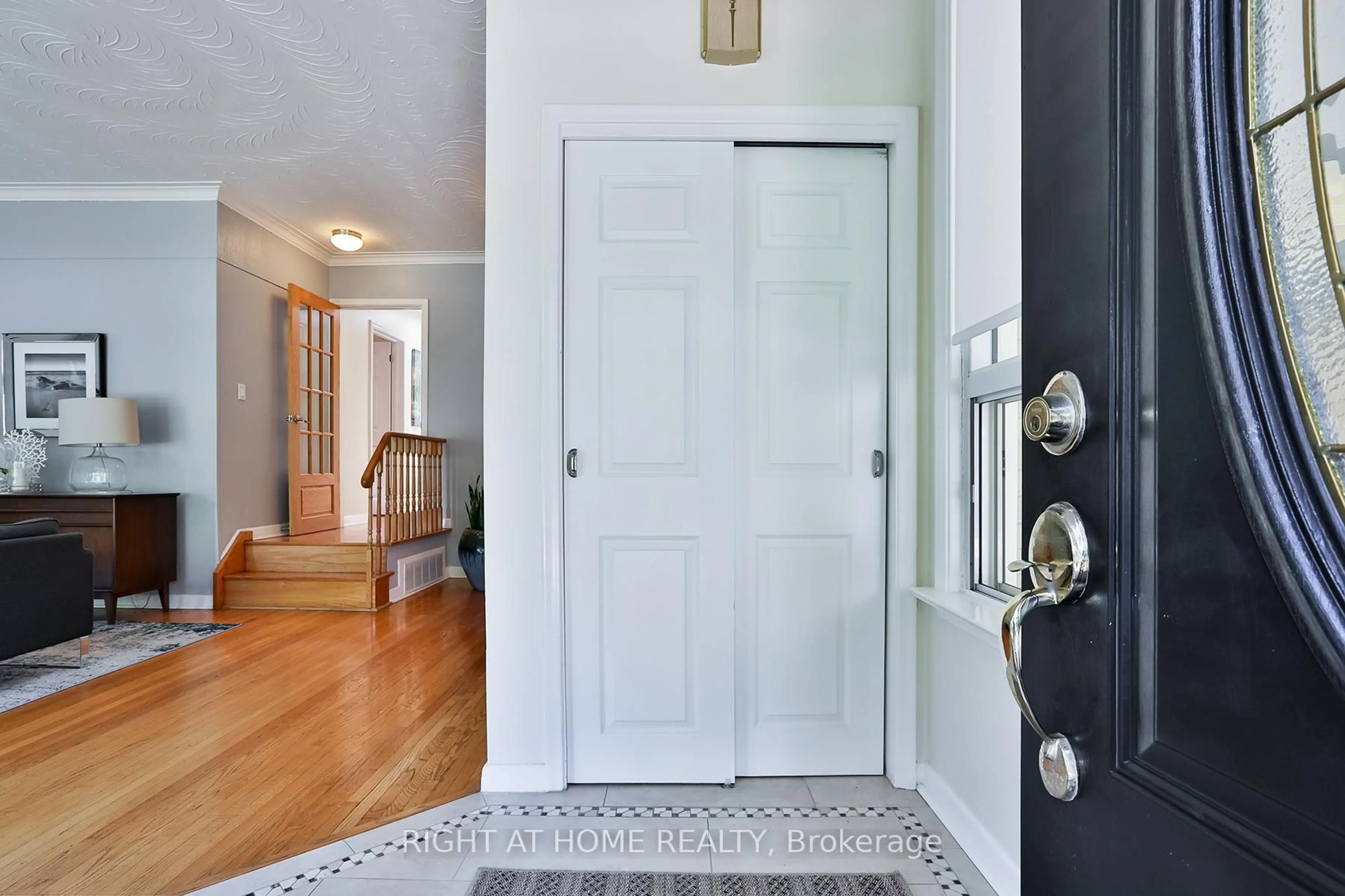 Indoor entryway for 21 Gaiety Dr, Toronto Ontario M1H 1B9