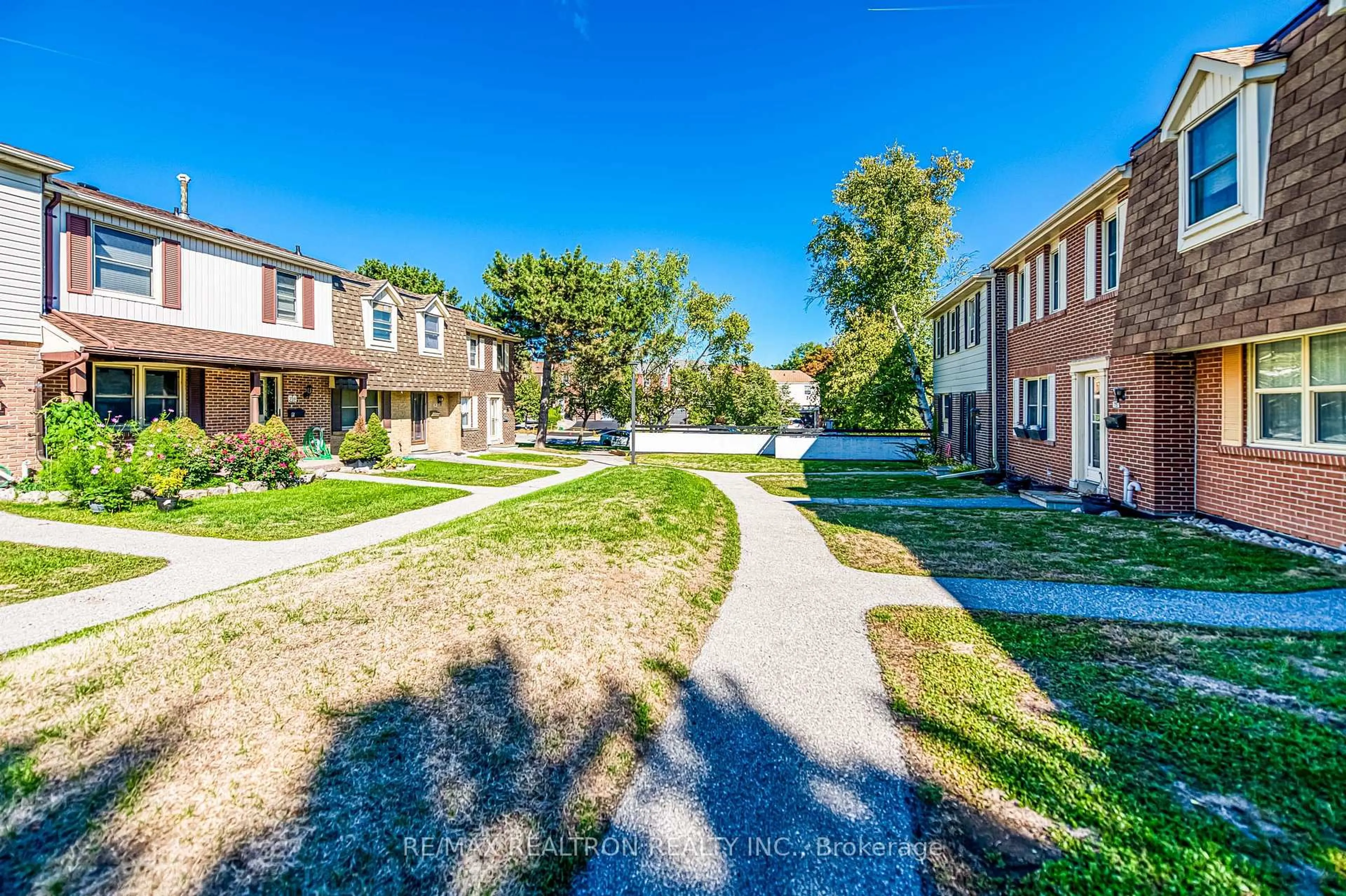 A pic from outside/outdoor area/front of a property/back of a property/a pic from drone, street for 91 L'Amoreaux Dr #79, Toronto Ontario M1W 2J8
