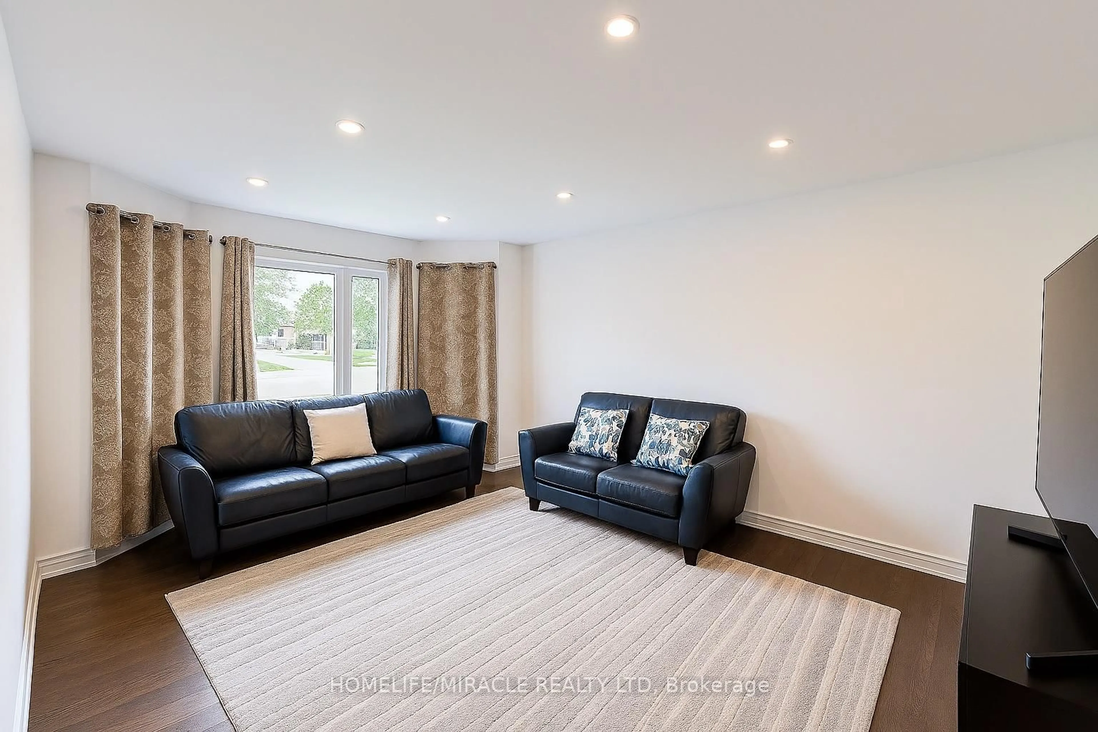 Living room with furniture, unknown for 922 Snowbird St, Oshawa Ontario L1J 8J8