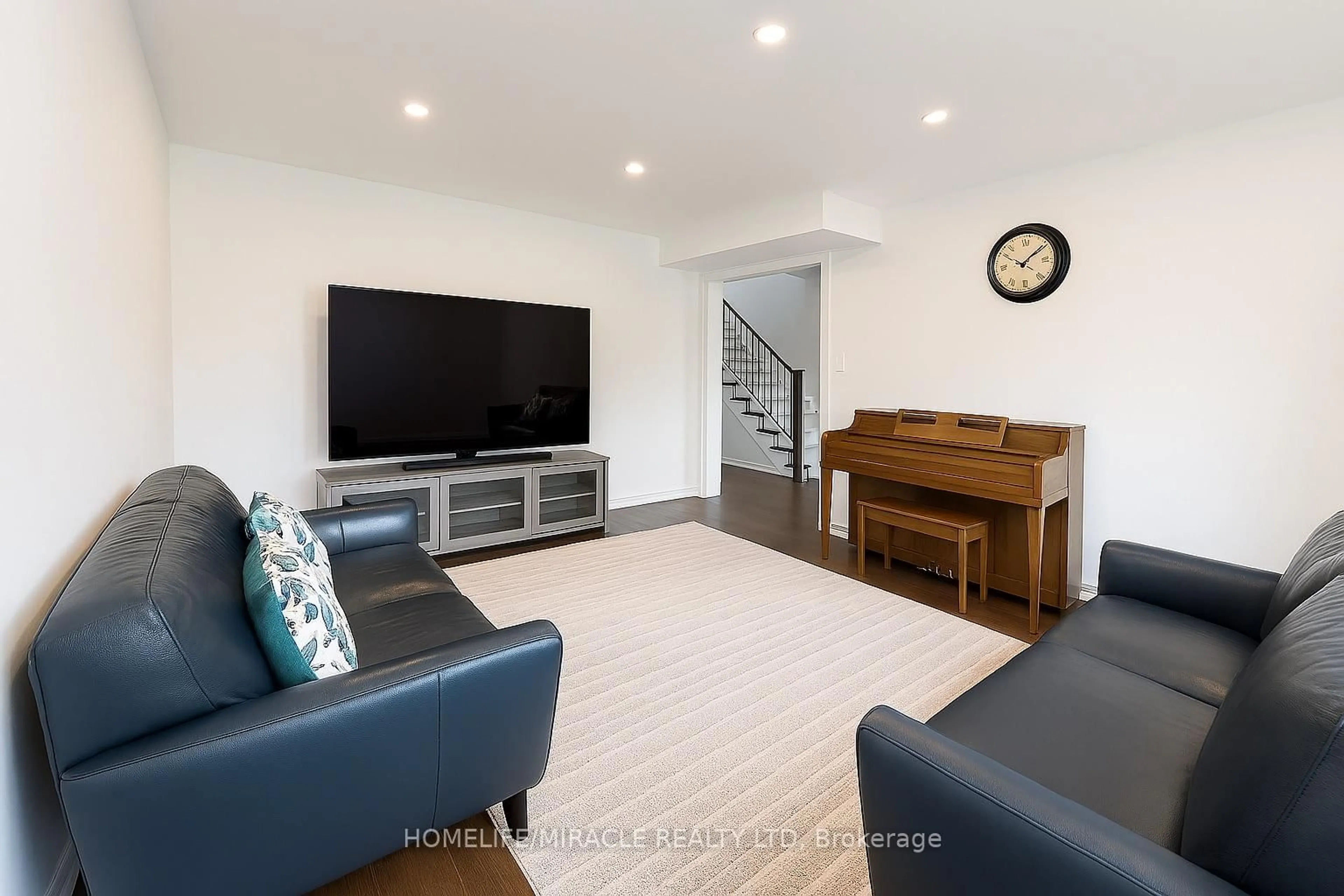 Living room with furniture, wood/laminate floor for 922 Snowbird St, Oshawa Ontario L1J 8J8
