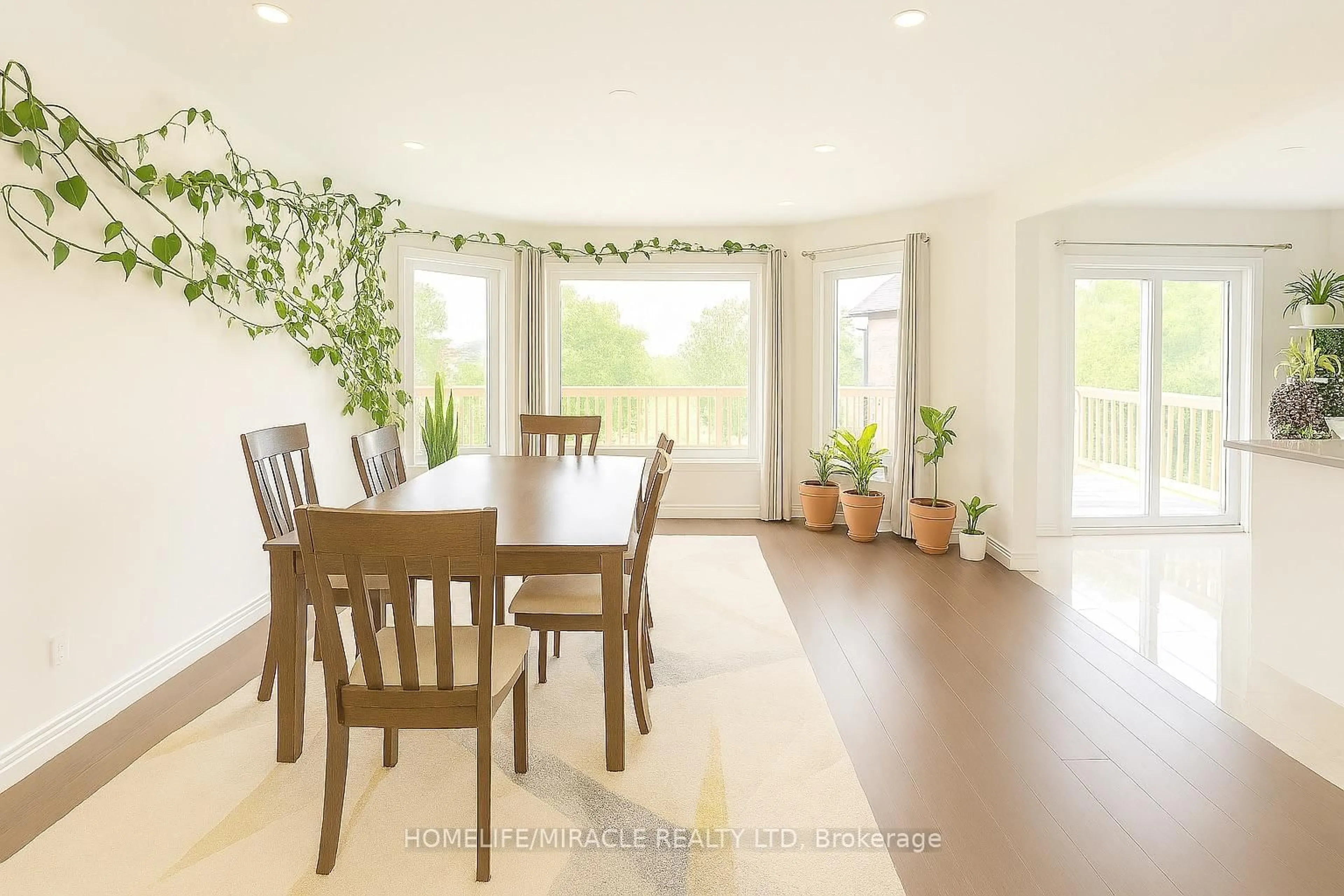 Dining room, wood/laminate floor for 922 Snowbird St, Oshawa Ontario L1J 8J8