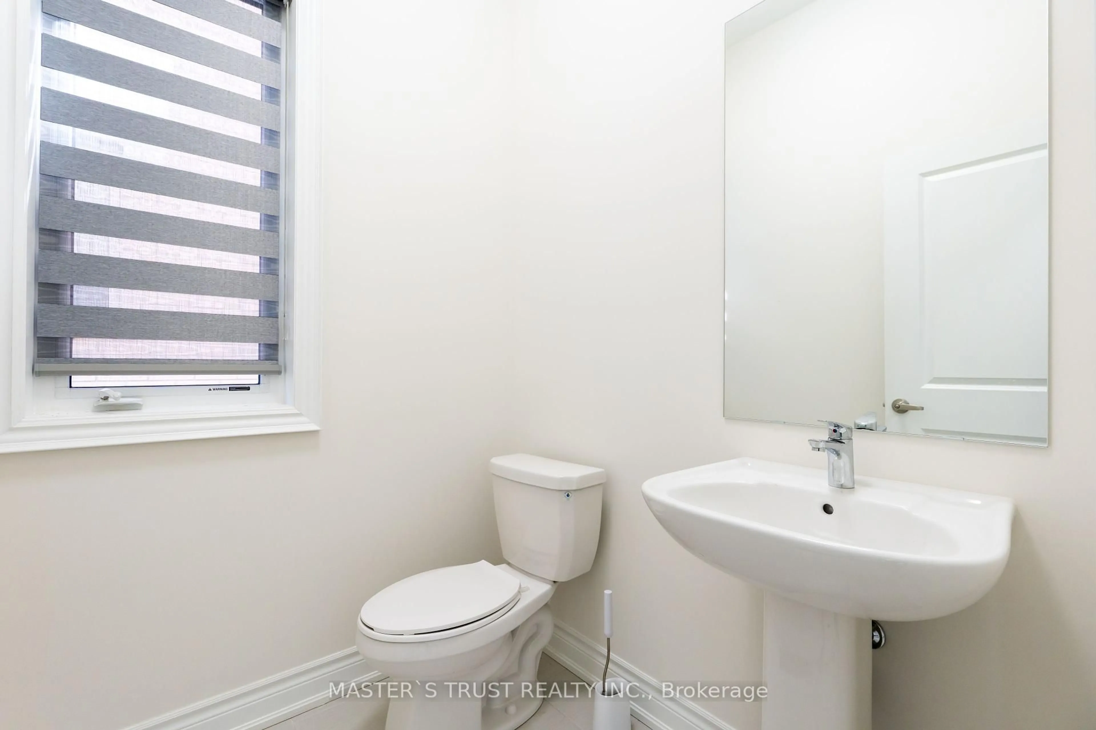 Standard bathroom, unknown for 2952 Grindstone Cres, Pickering Ontario L1X 0R5