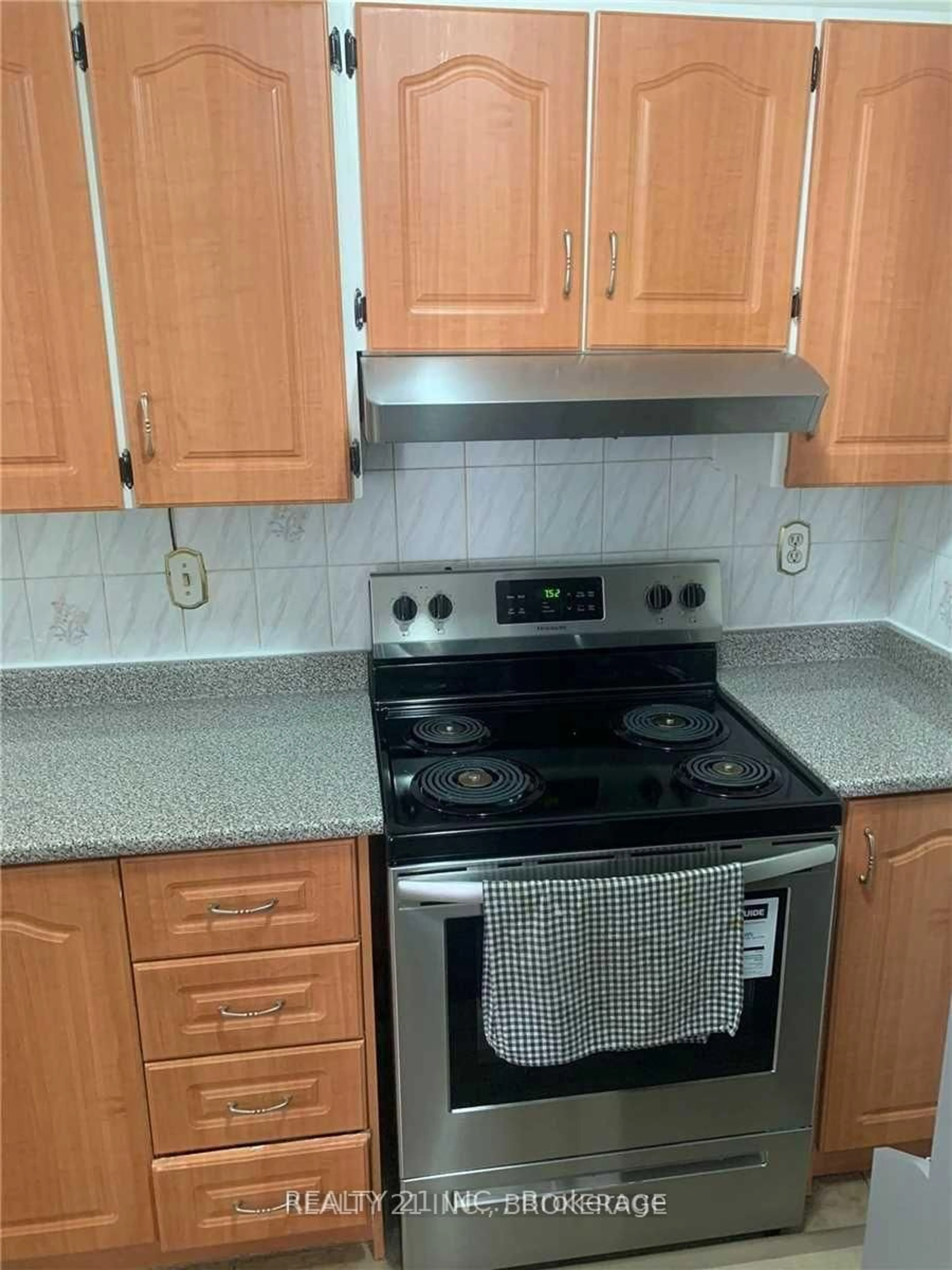 Standard kitchen, unknown for 100 Mornelle Crt #2045, Toronto Ontario M1E 4X2