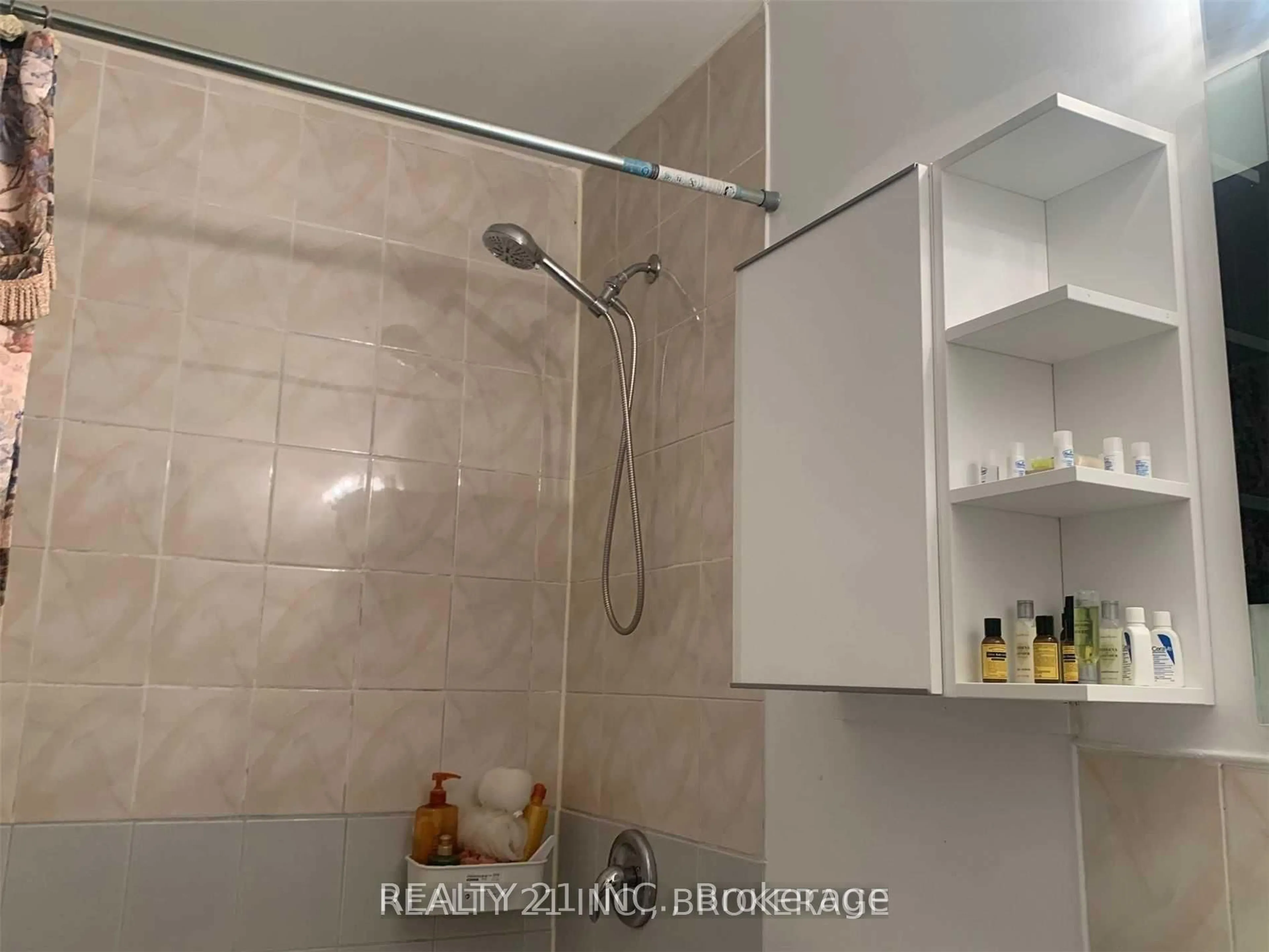Standard bathroom, ceramic/tile floor for 100 Mornelle Crt #2045, Toronto Ontario M1E 4X2
