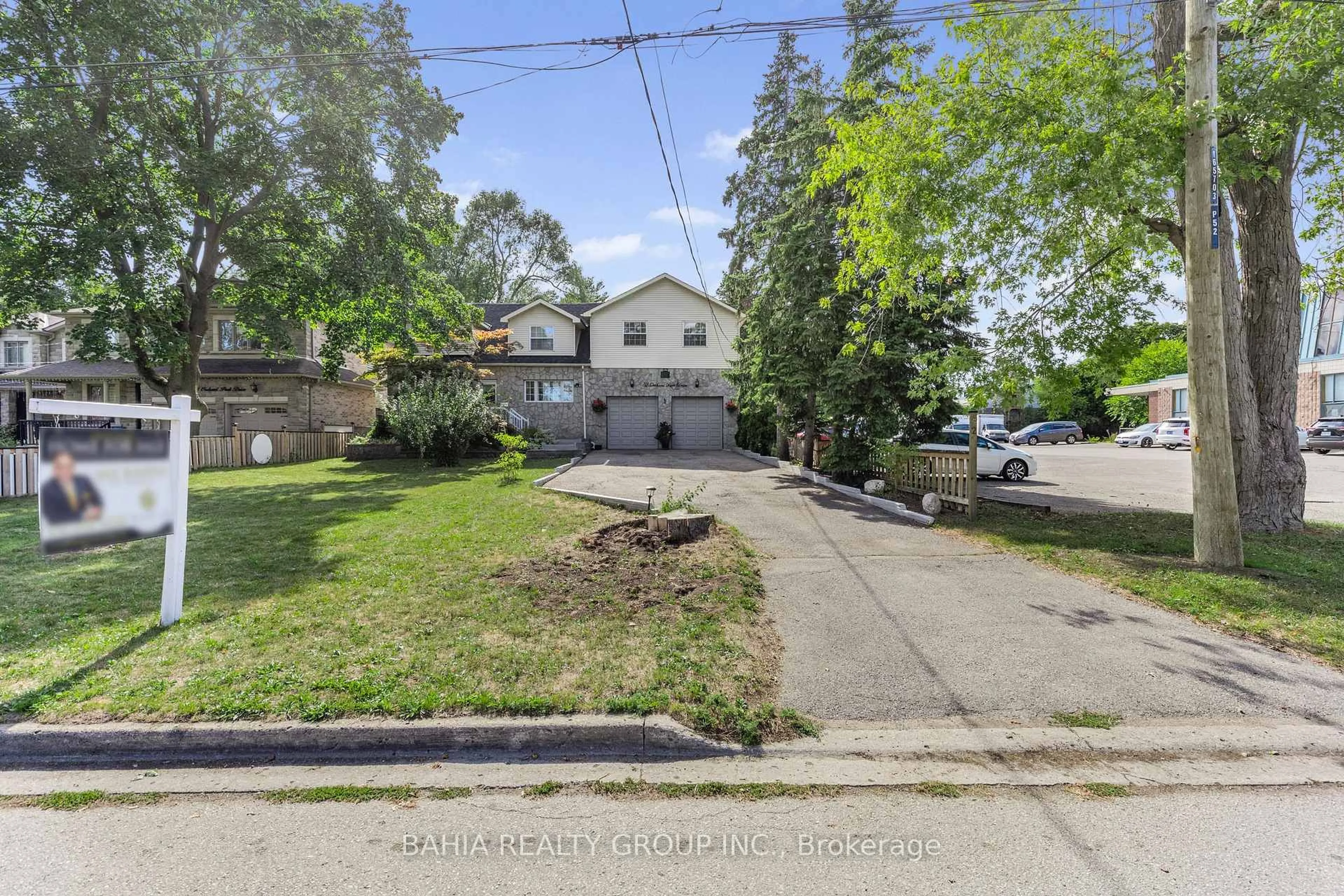 A pic from outside/outdoor area/front of a property/back of a property/a pic from drone, street for 52 Orchard Park Dr, Toronto Ontario M1E 3T7