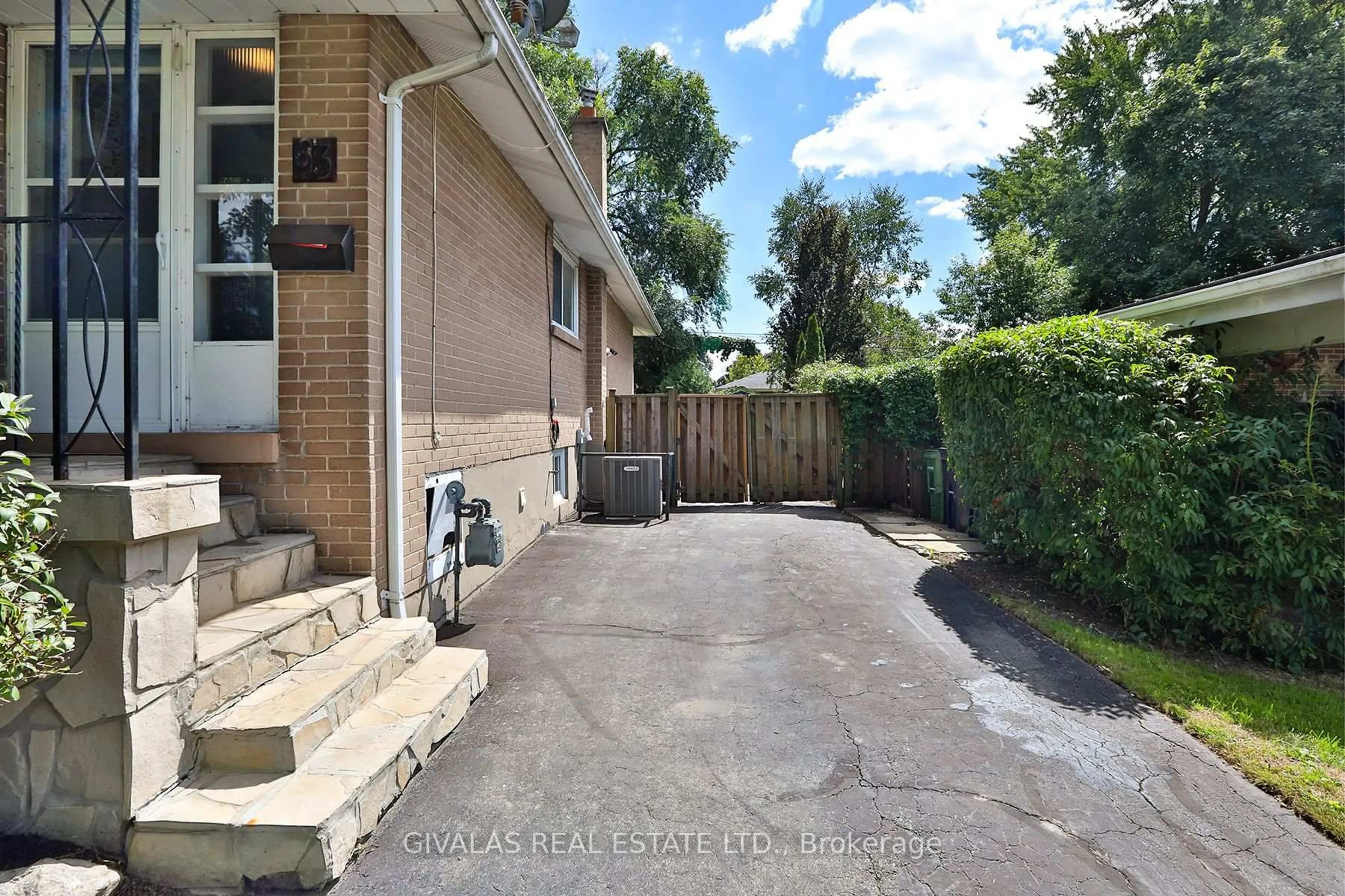 A pic from outside/outdoor area/front of a property/back of a property/a pic from drone, street for 63 Alpaca Dr, Toronto Ontario M1J 2Z9