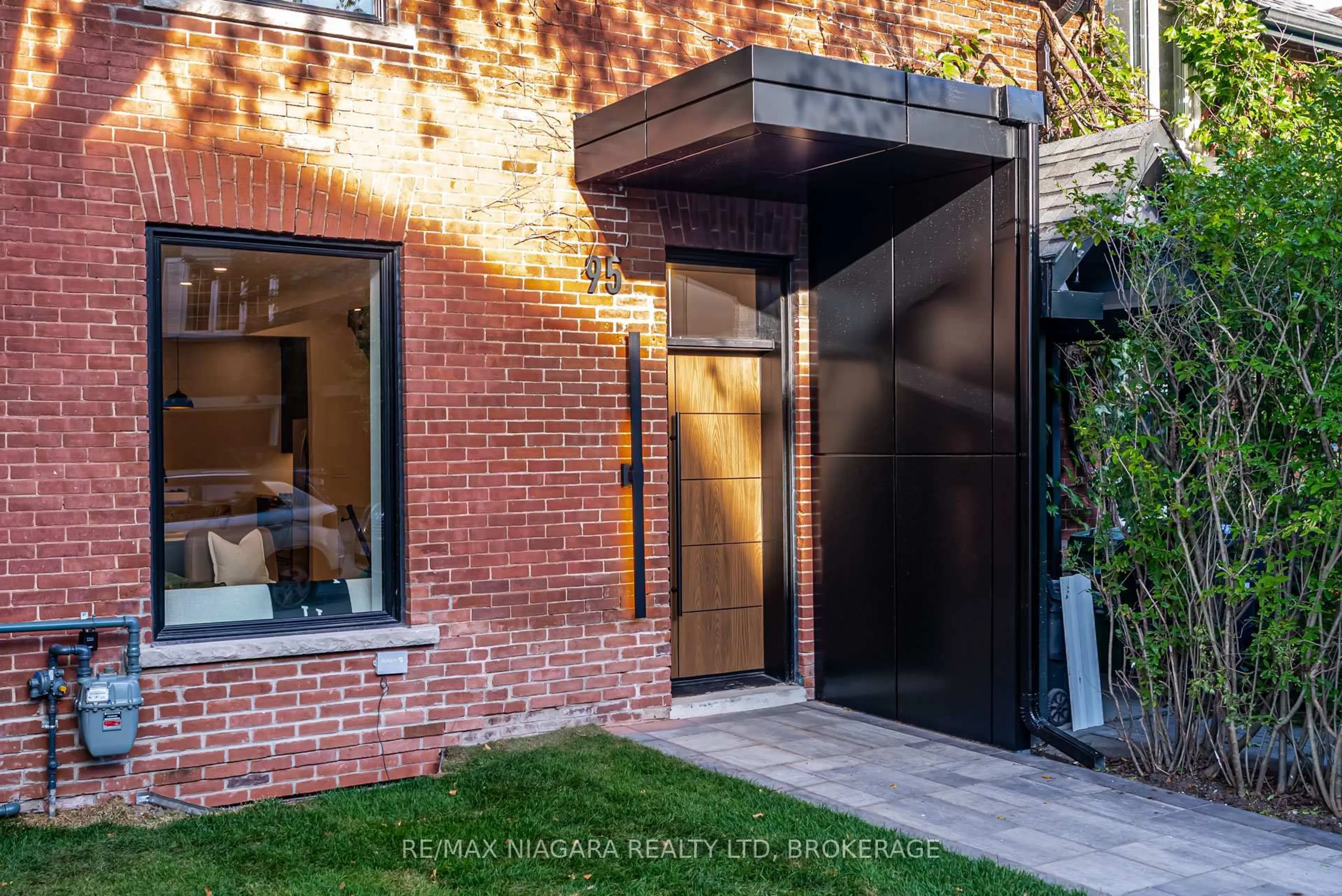 Home with brick exterior material, street for 95 Kimberley Ave, Toronto Ontario M4E 2Z4