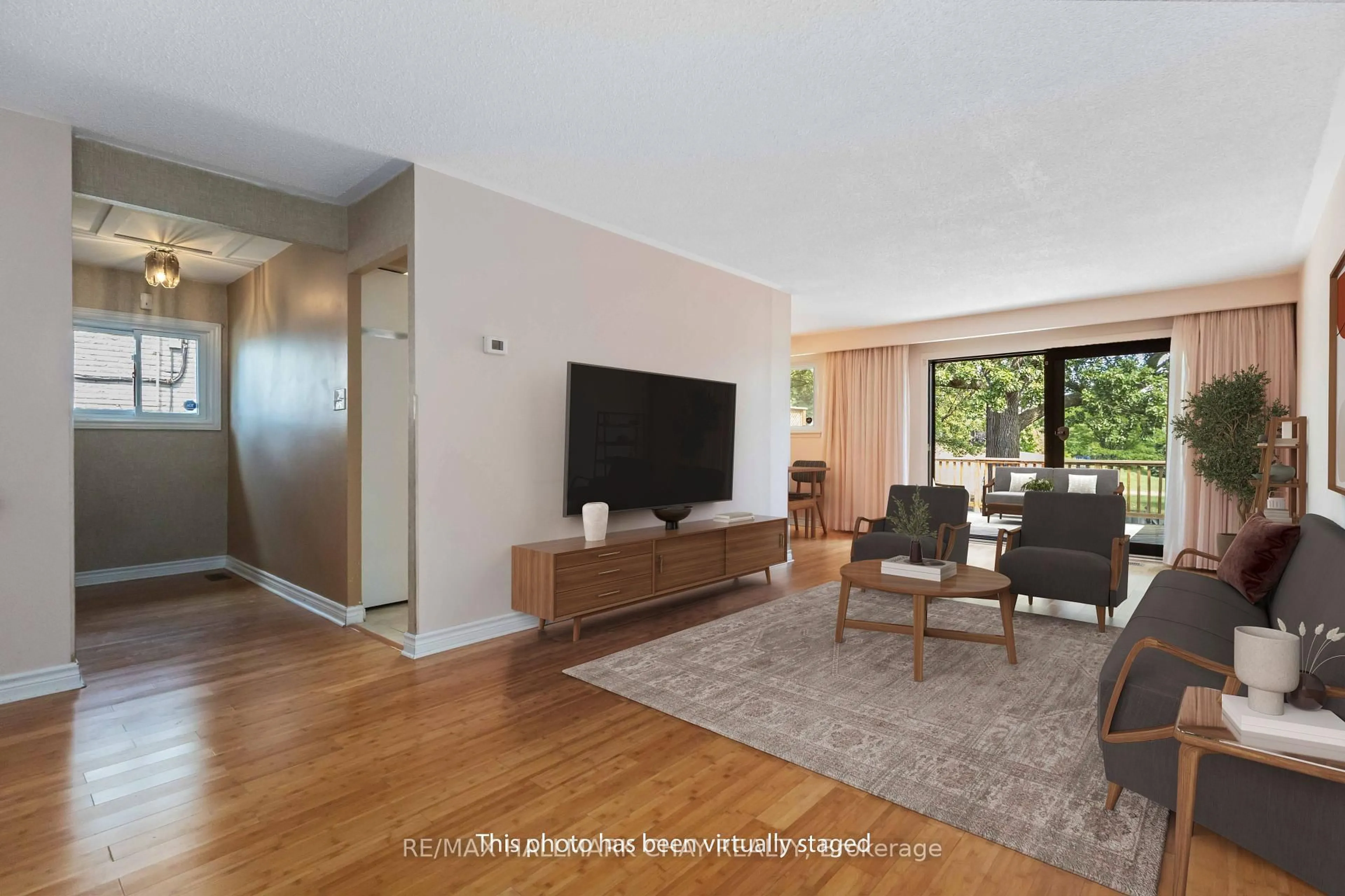 Living room with furniture, wood/laminate floor for 67 Heatherside Dr, Toronto Ontario M1W 1T6