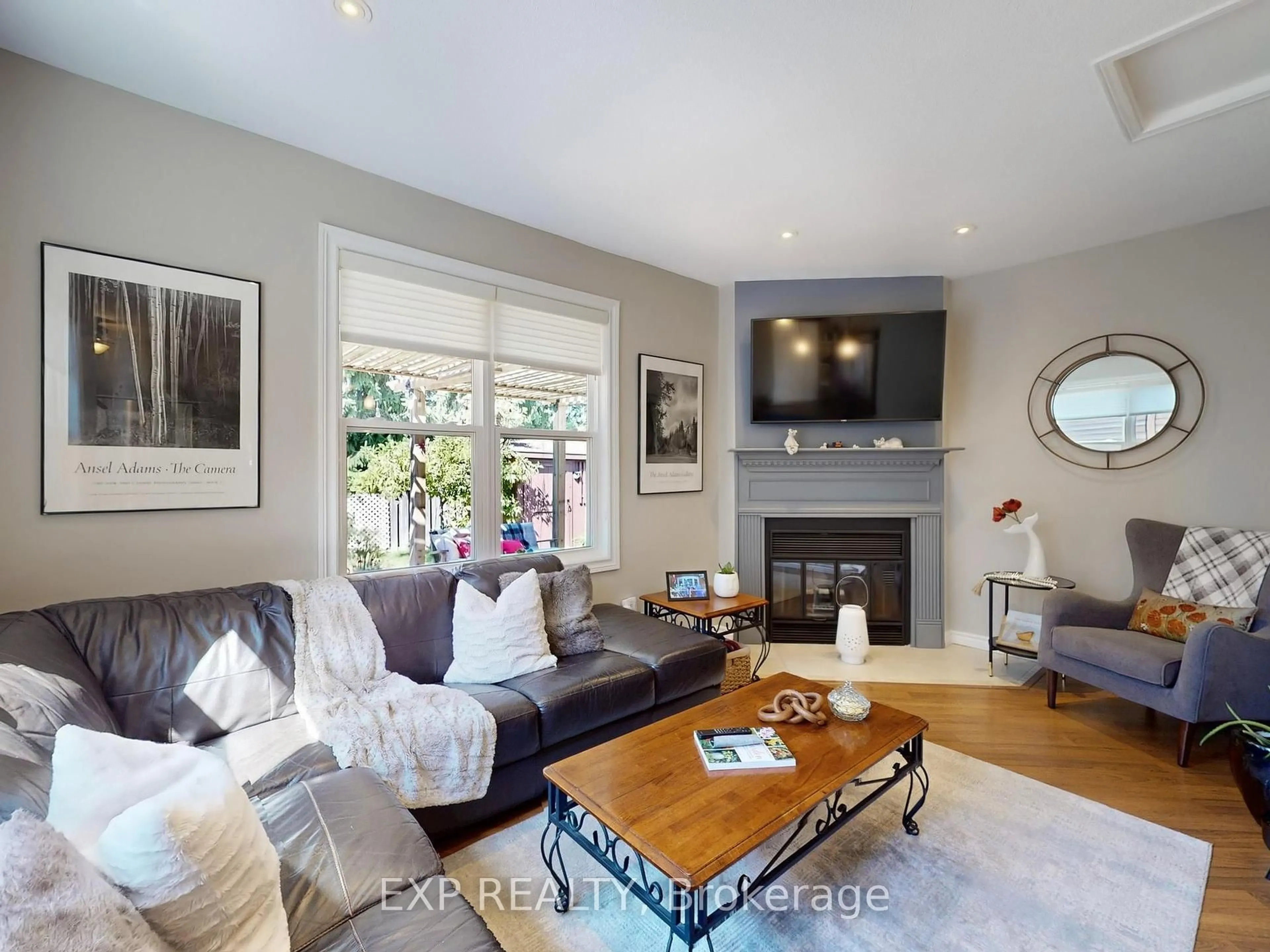 Living room with furniture, wood/laminate floor for 21 Lyndale Cres, Clarington Ontario L1E 1W3