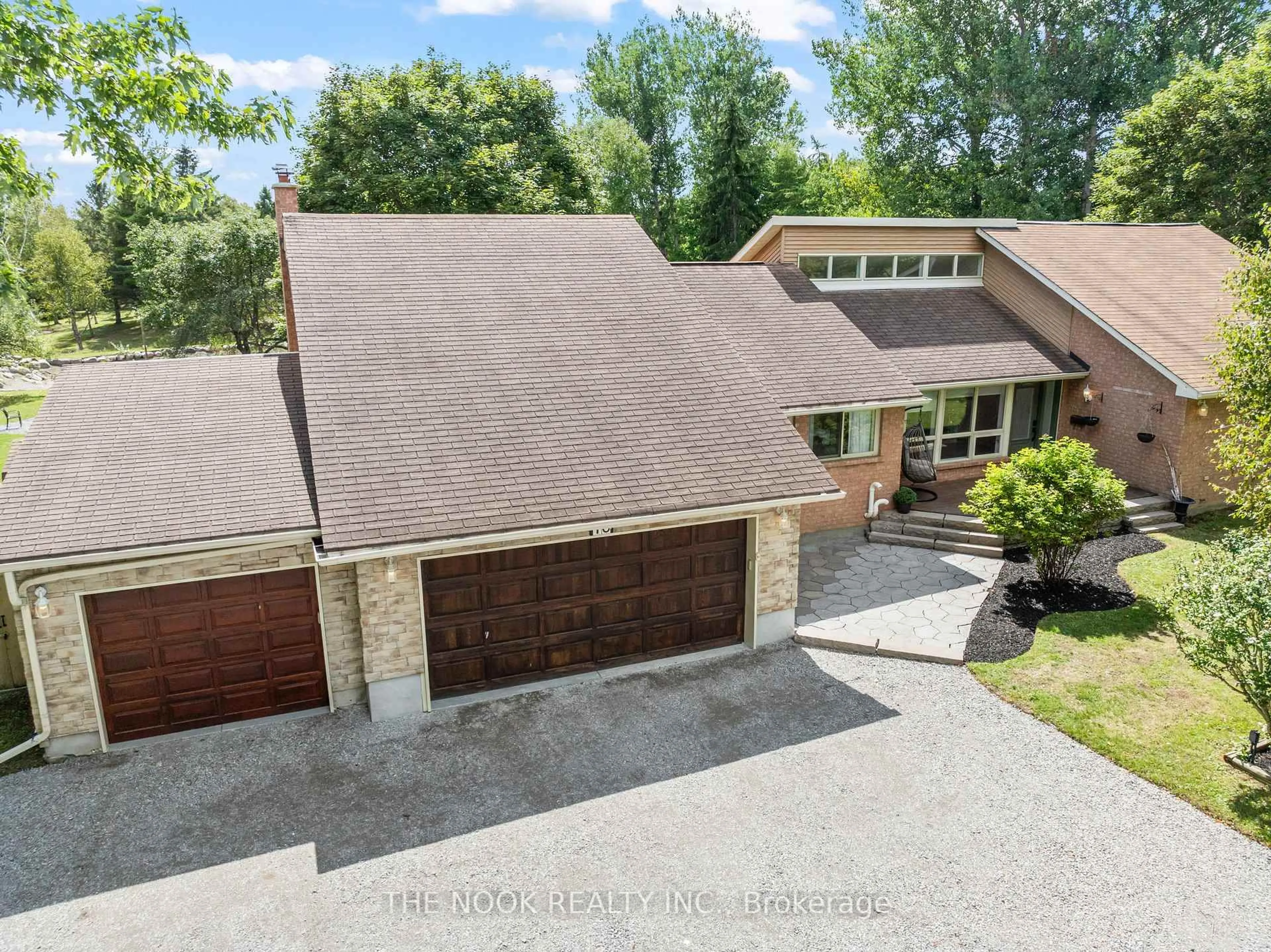 A pic from outside/outdoor area/front of a property/back of a property/a pic from drone, street for 10 Stone Sound, Scugog Ontario L9L 1P5