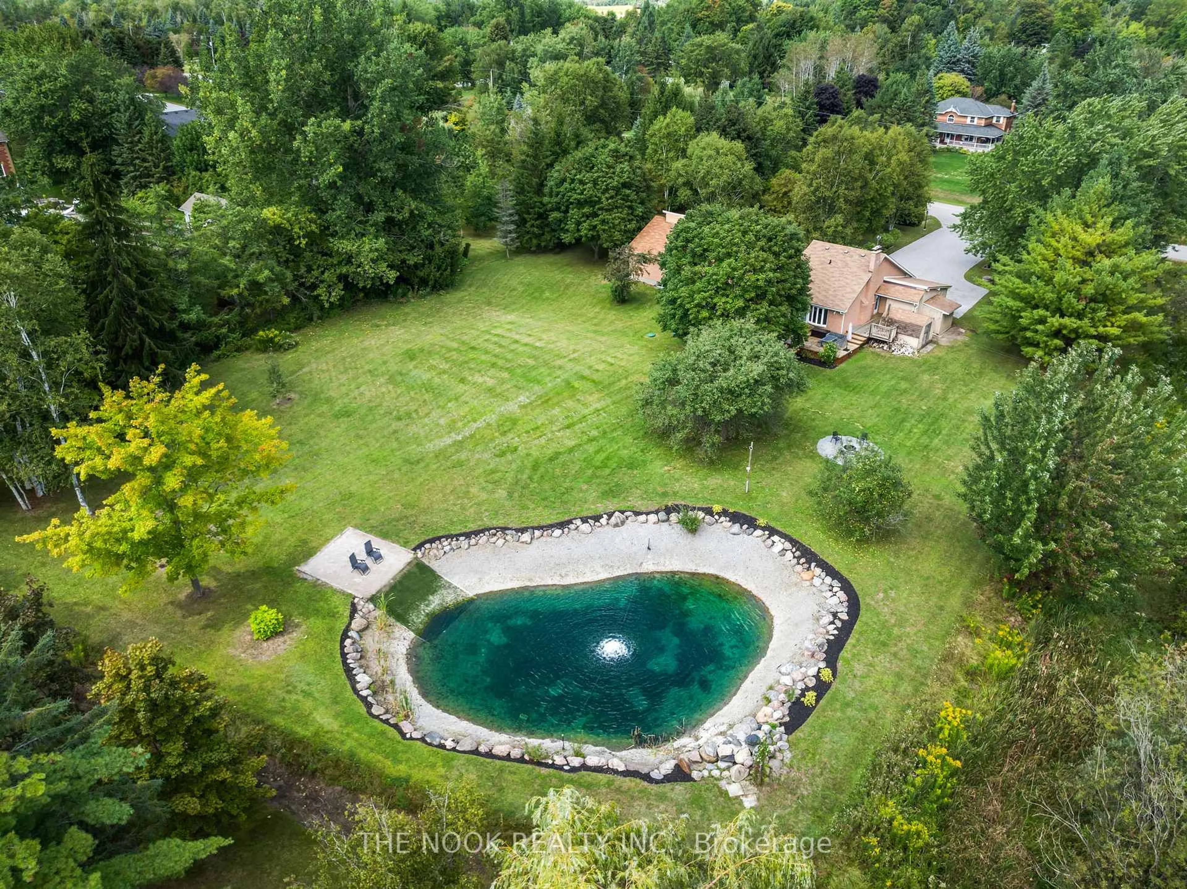 A pic from outside/outdoor area/front of a property/back of a property/a pic from drone, water/lake/river/ocean view for 10 Stone Sound, Scugog Ontario L9L 1P5