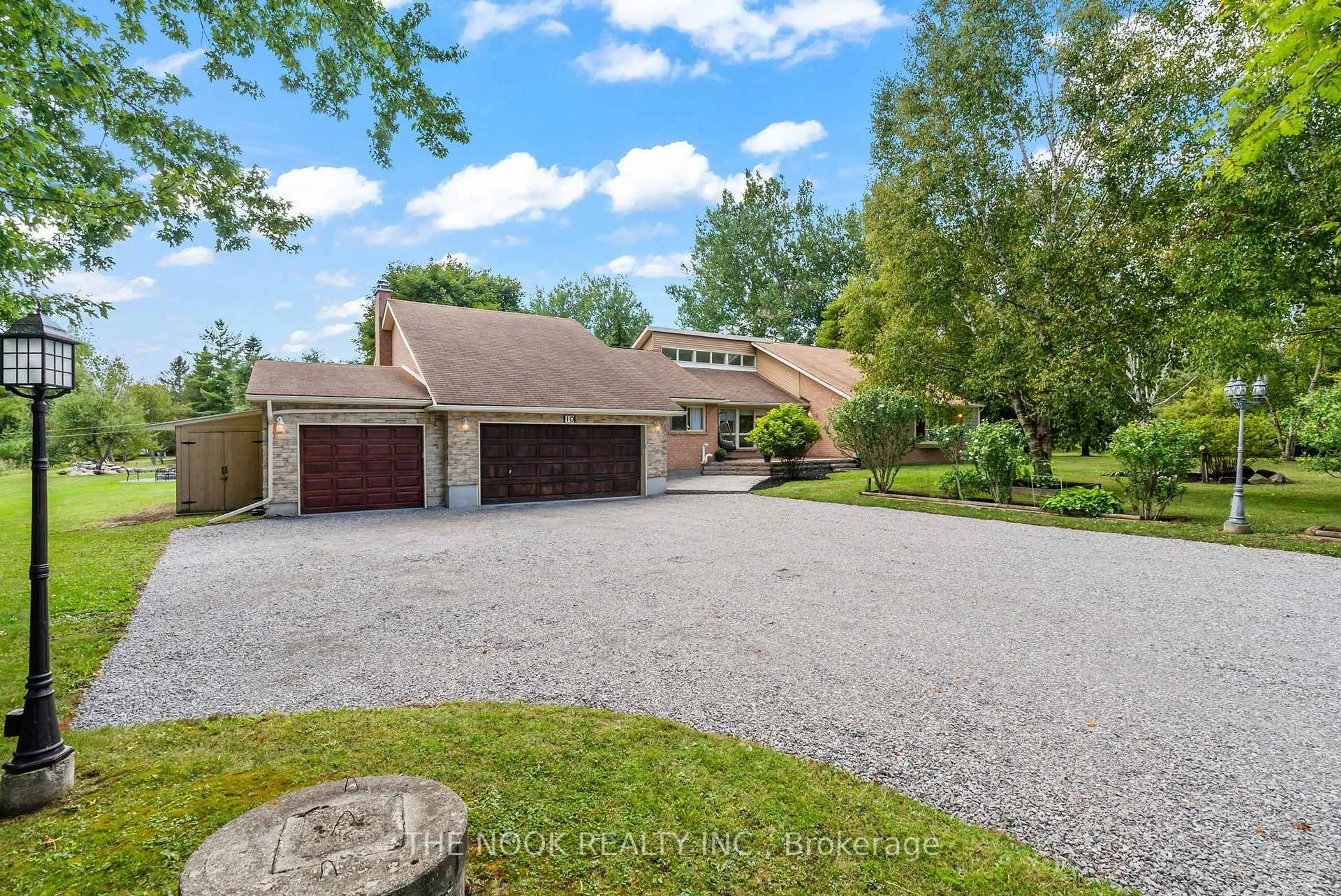 A pic from outside/outdoor area/front of a property/back of a property/a pic from drone, water/lake/river/ocean view for 10 Stone Sound, Scugog Ontario L9L 1P5