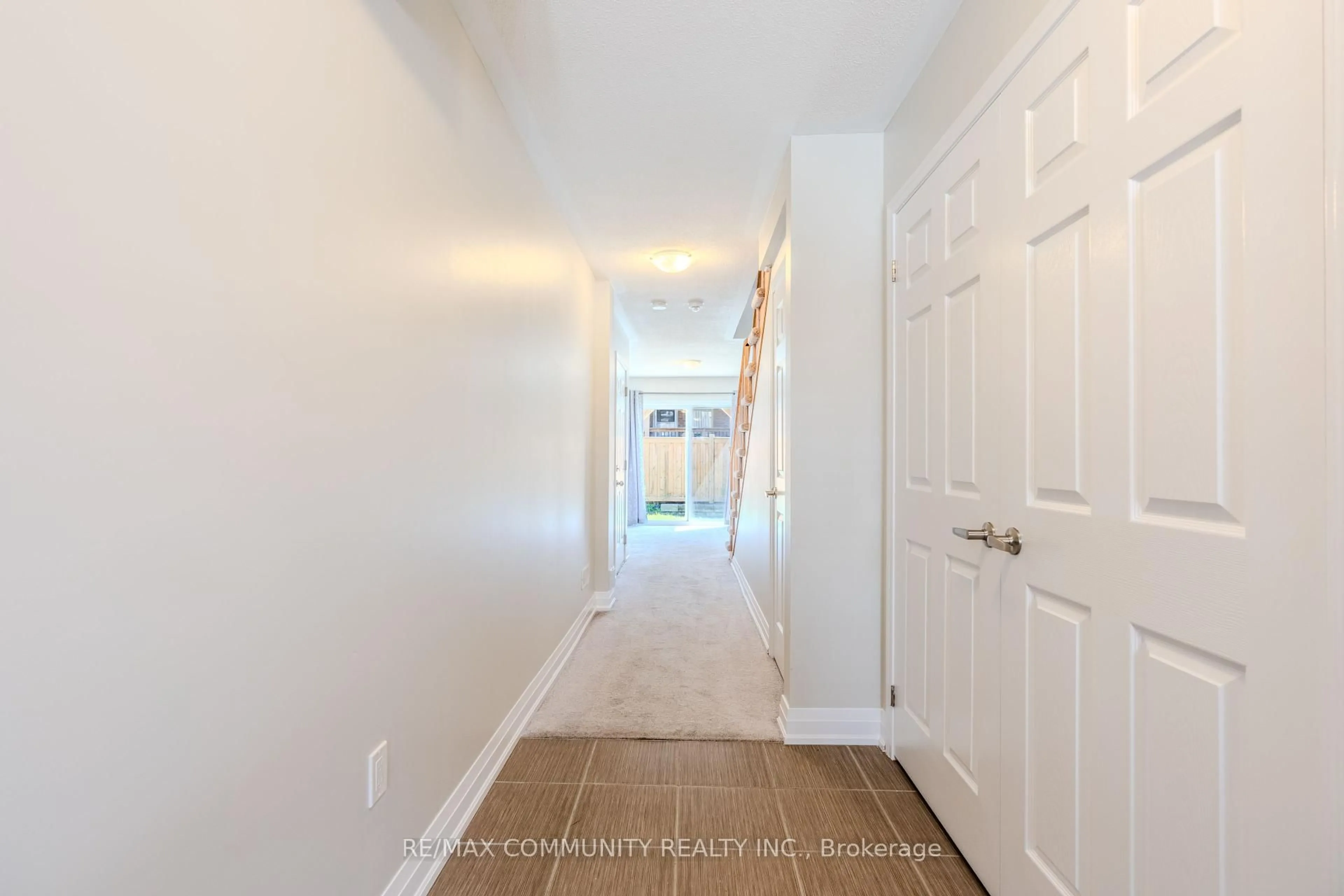Indoor entryway for 823 Atwater Path, Oshawa Ontario L1J 0E3